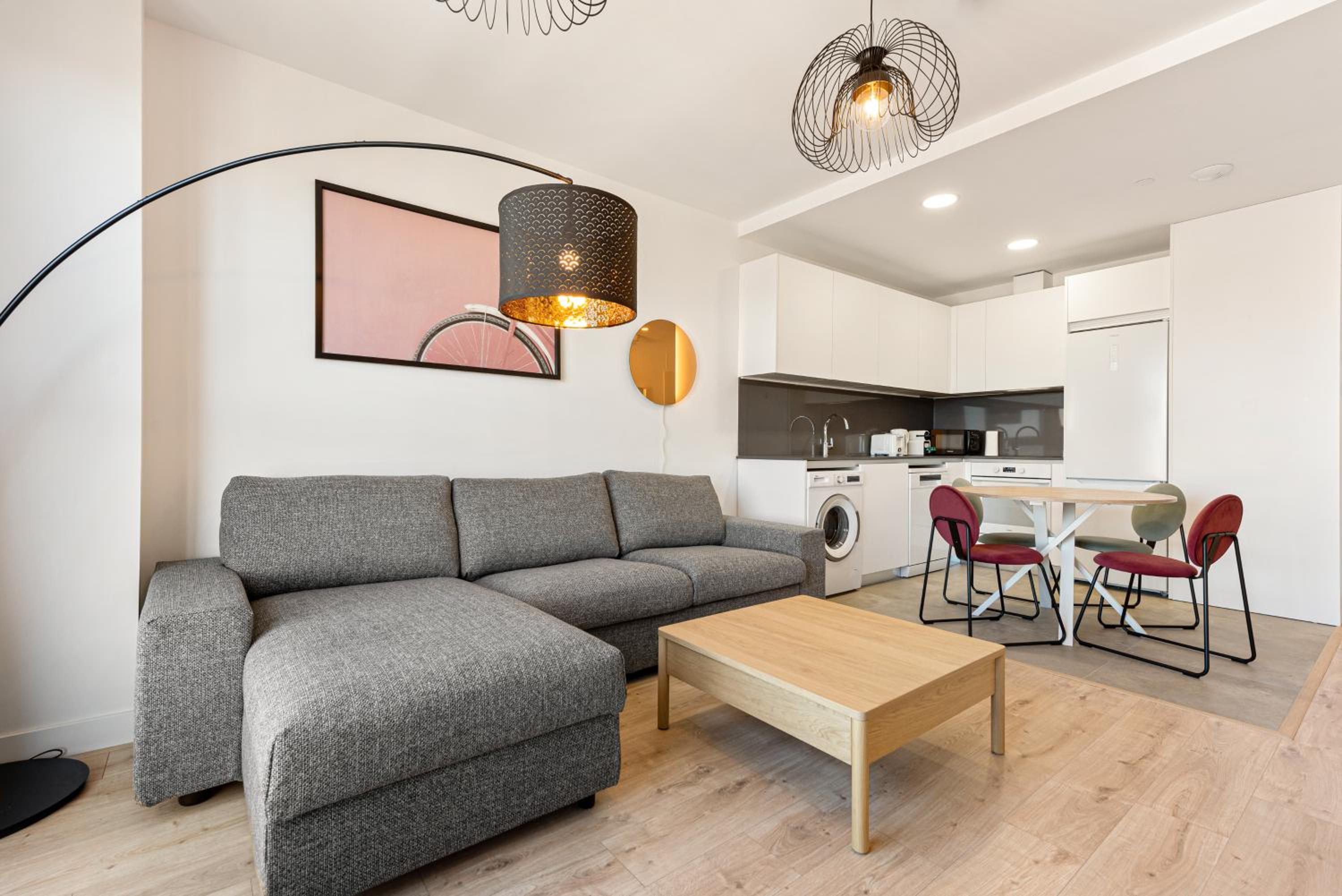 Apartamento de una habitación con balcón