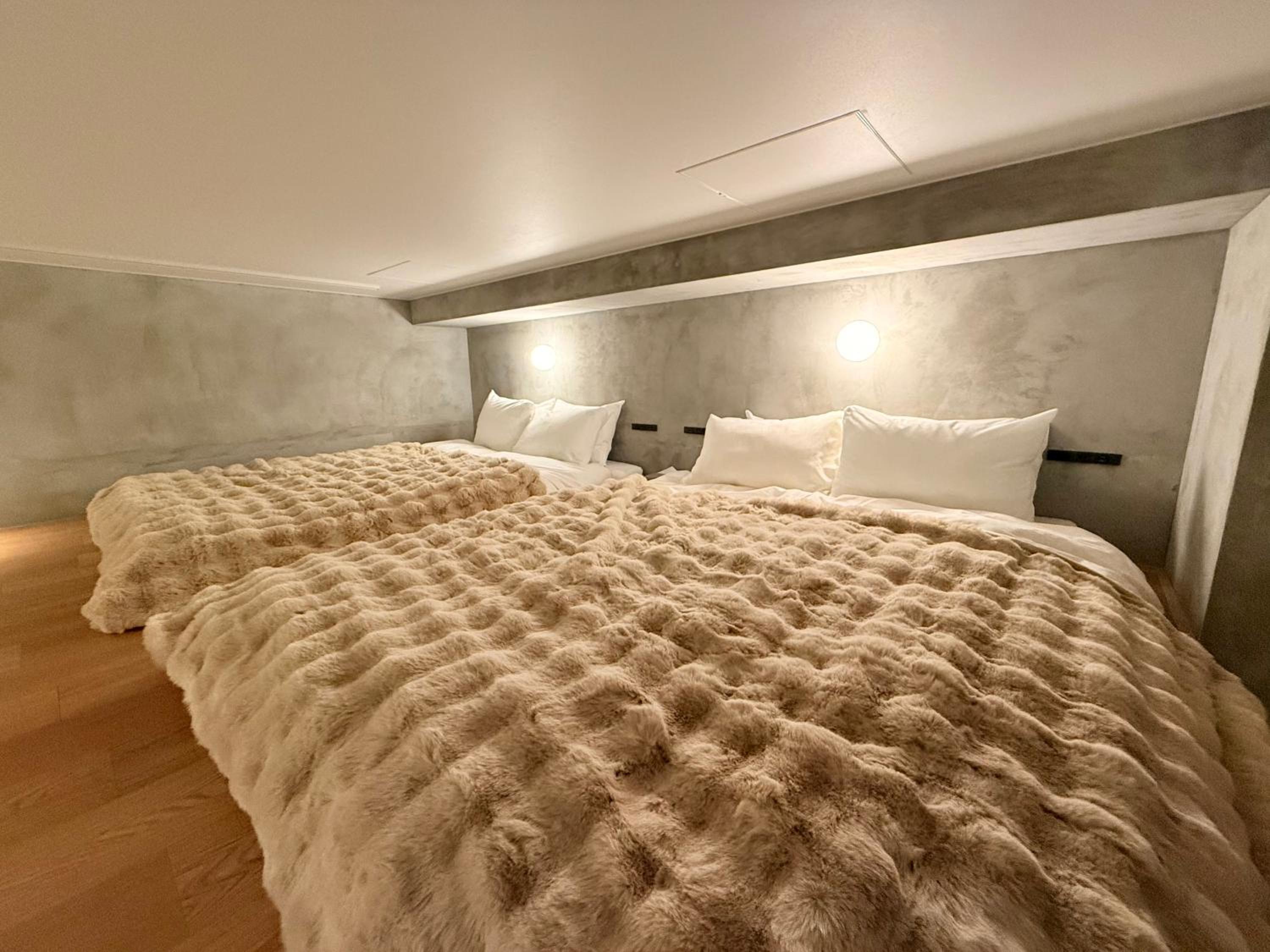One-Bedroom Apartment photo 2