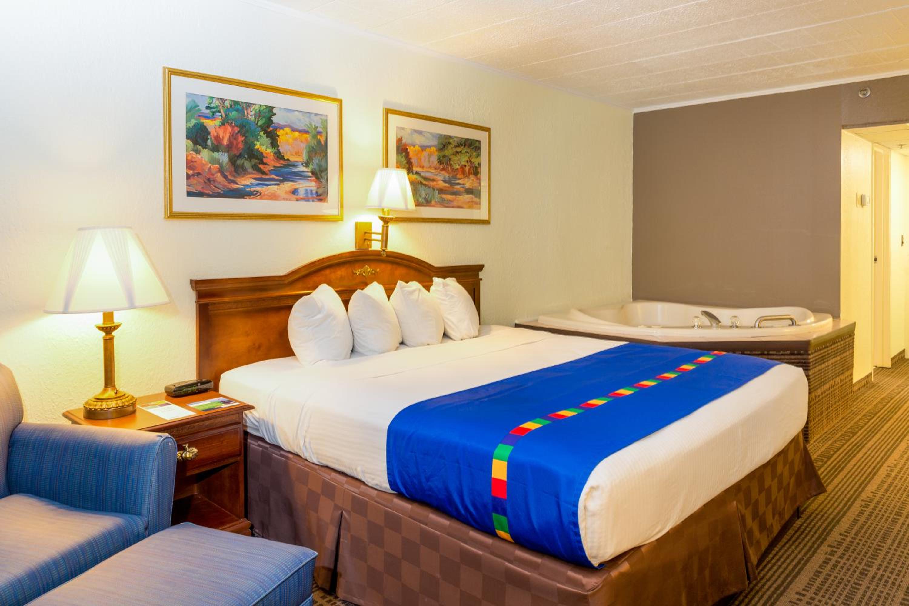 Premium King Room with Whirlpool and Balcony - Non-Smoking photo 2