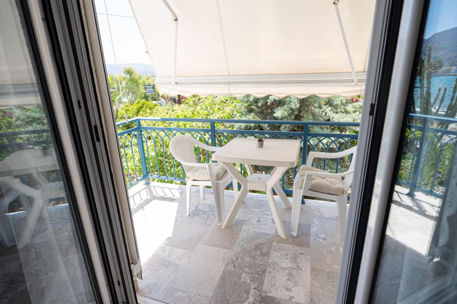 Double Room with Balcony and Sea View photo 3