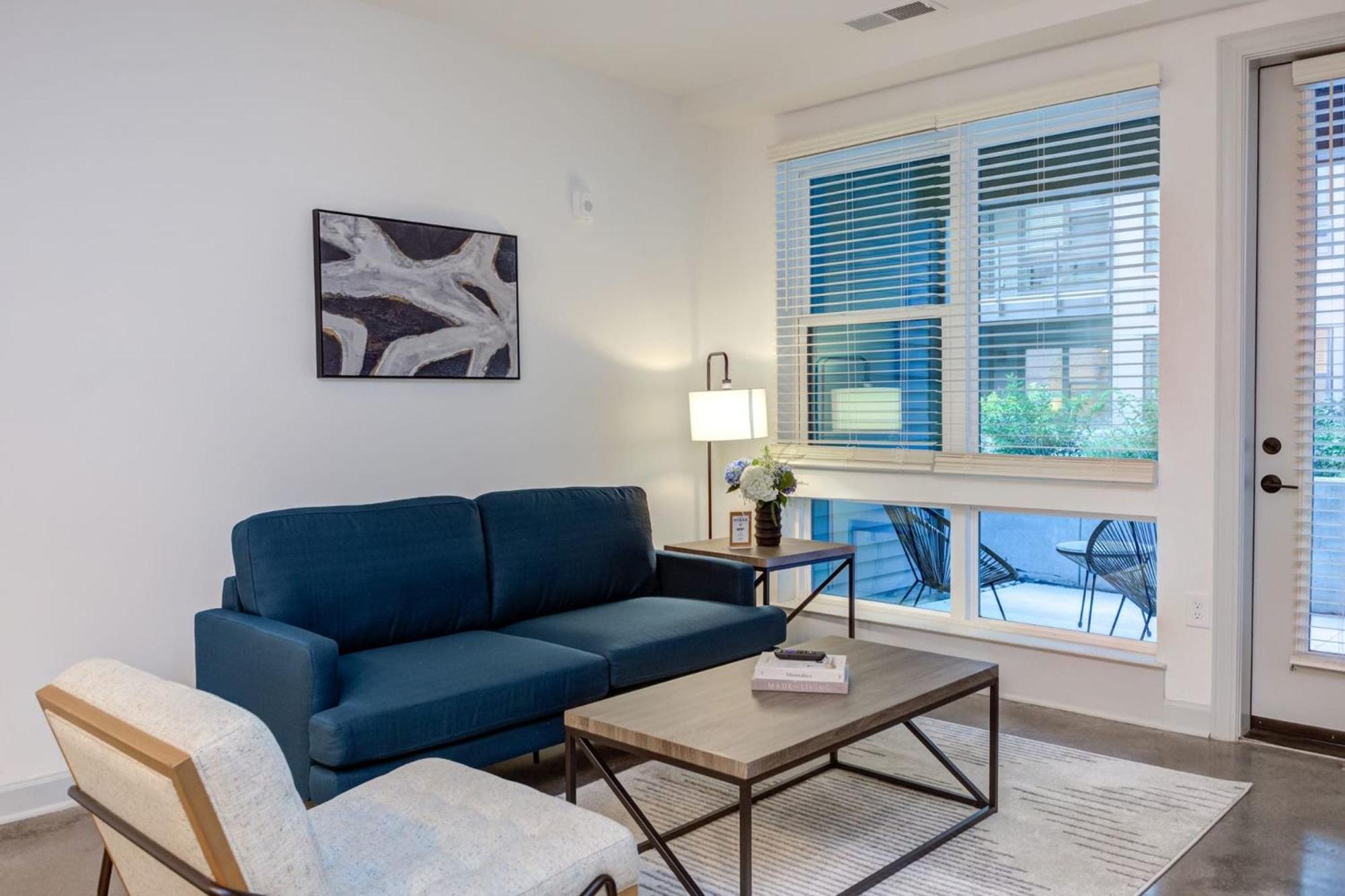 One-Bedroom Apartment photo 1
