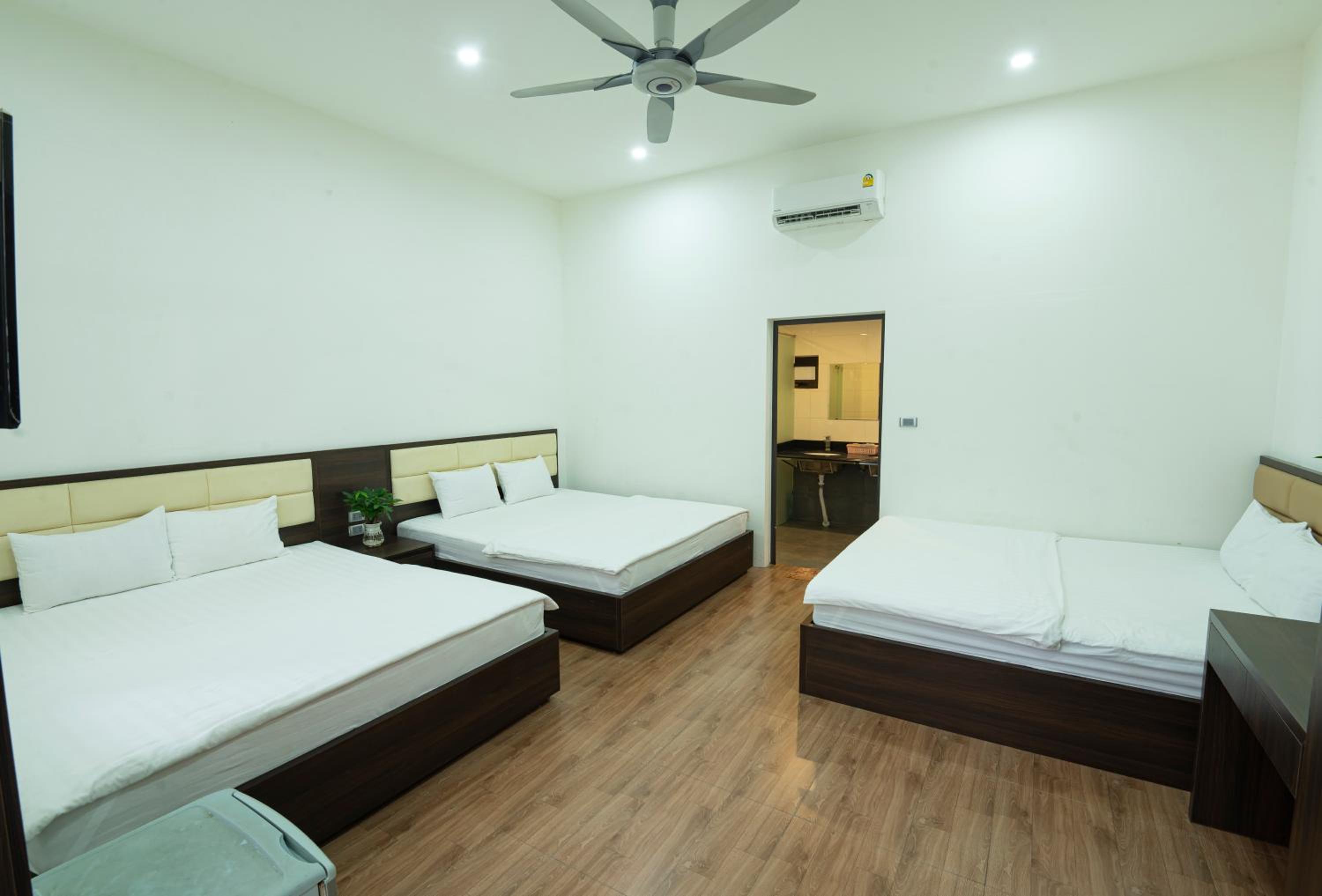 Mixed Dormitory Room photo 3