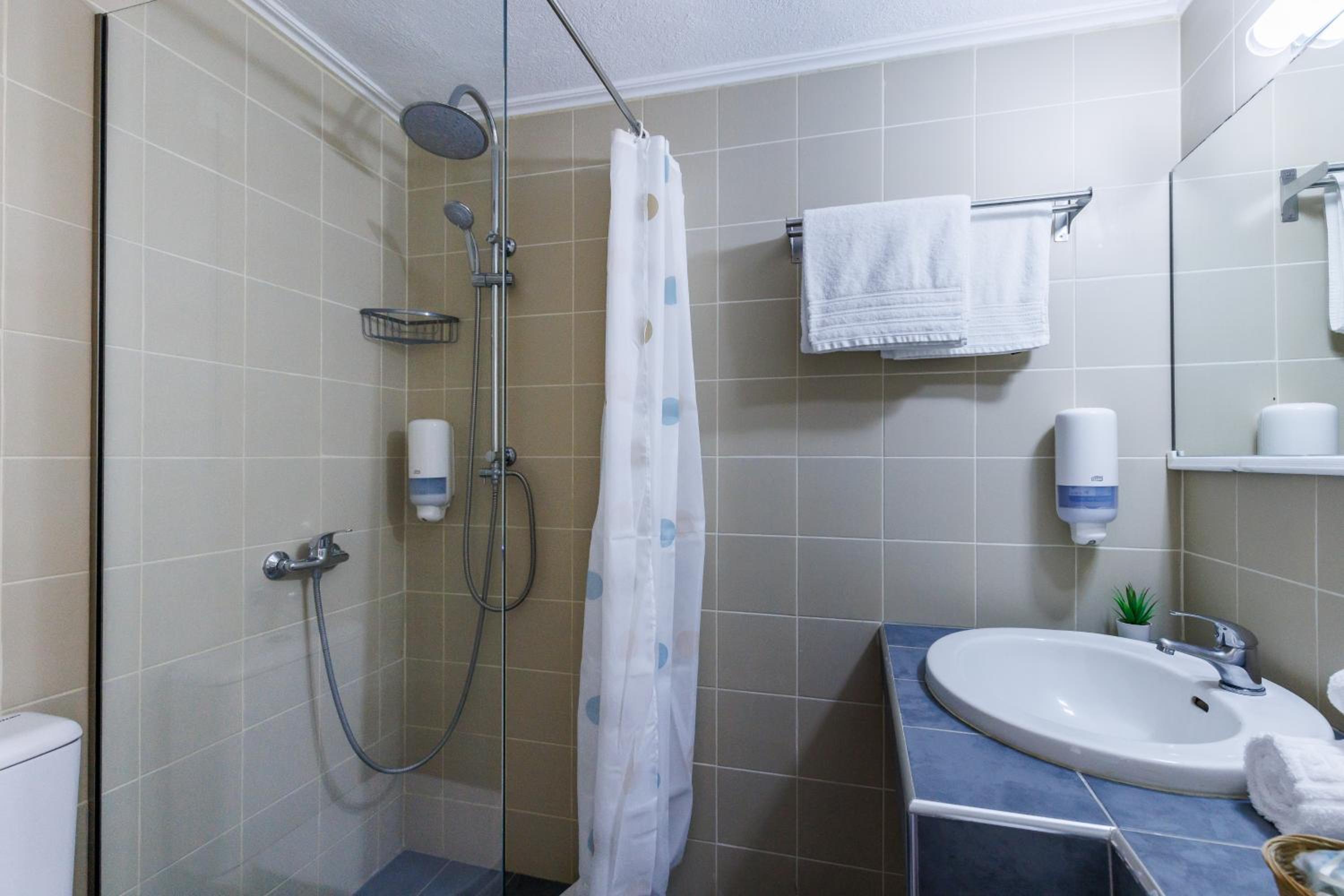 Standard Twin Room Inland View - Photo 4