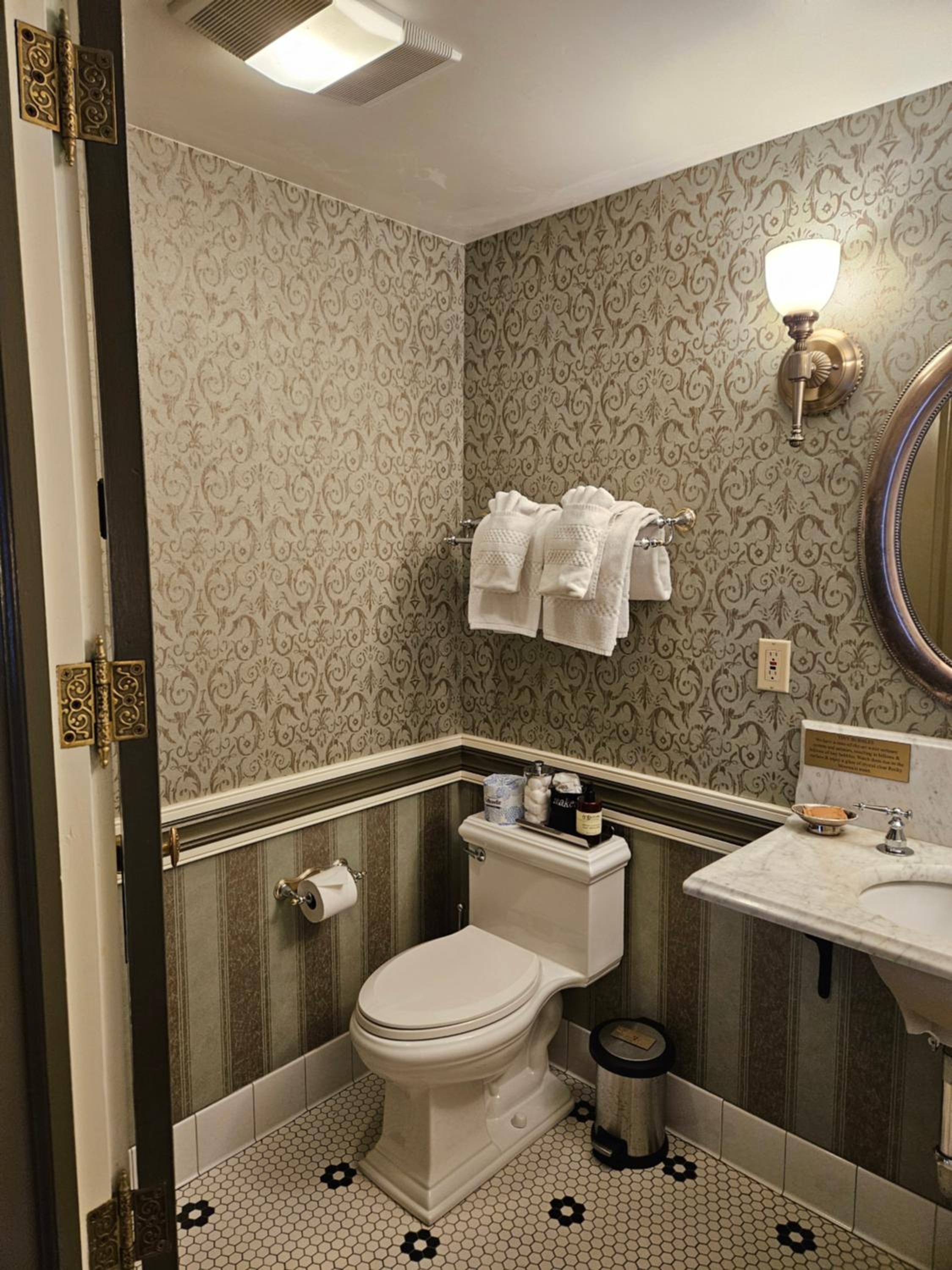 Queen Deluxe Room photo 2
