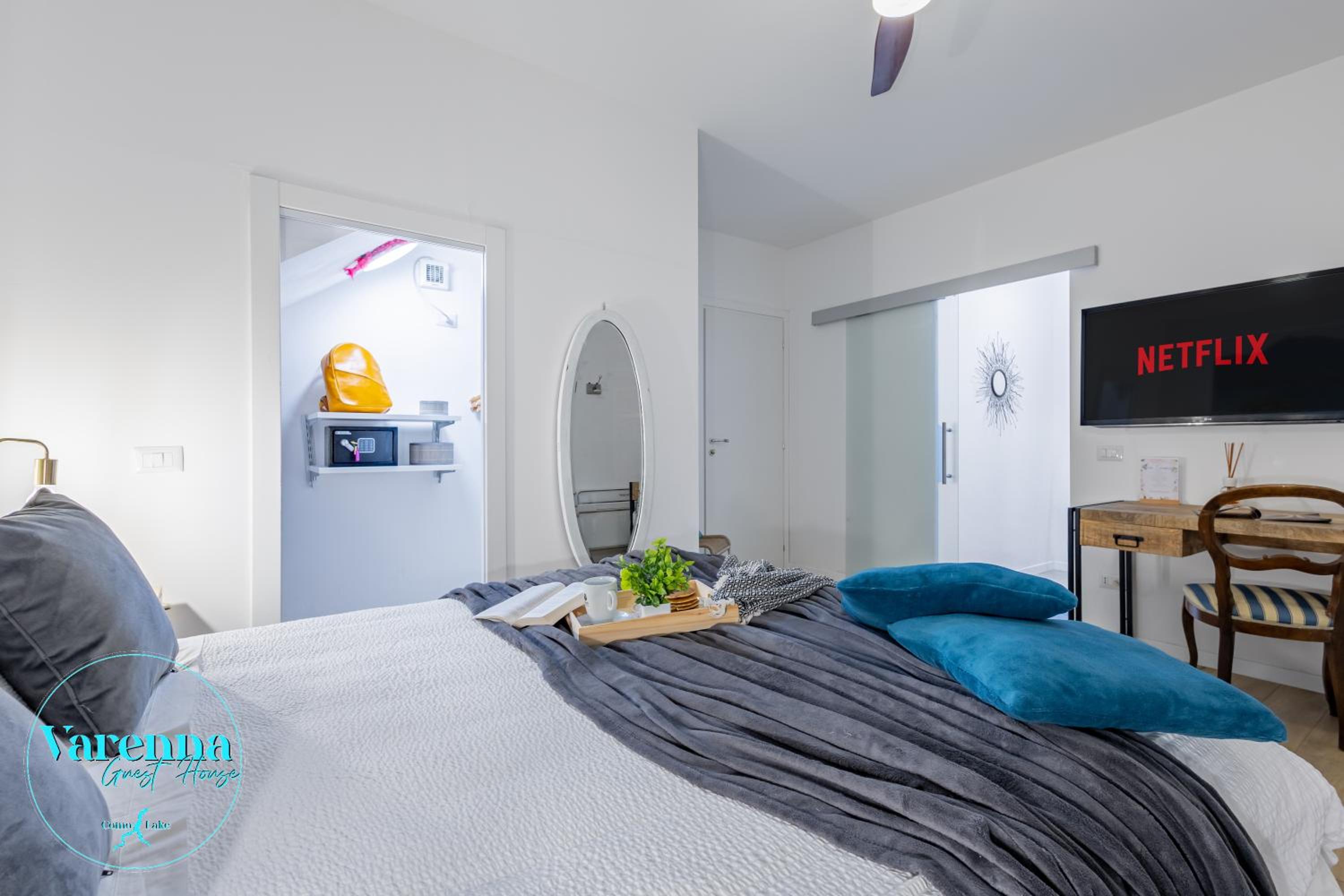 Deluxe King Room photo 3