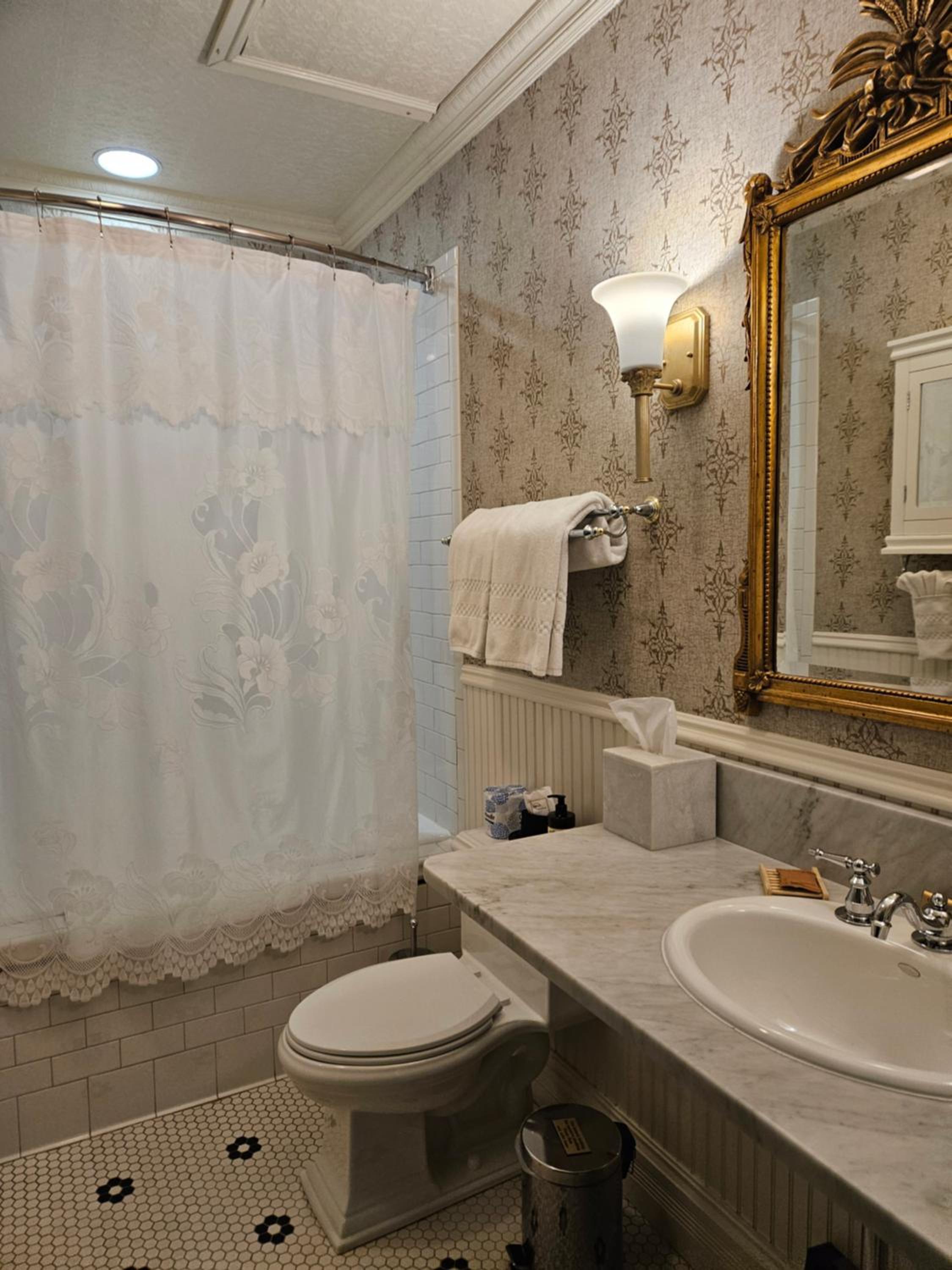 Deluxe King Room photo 2
