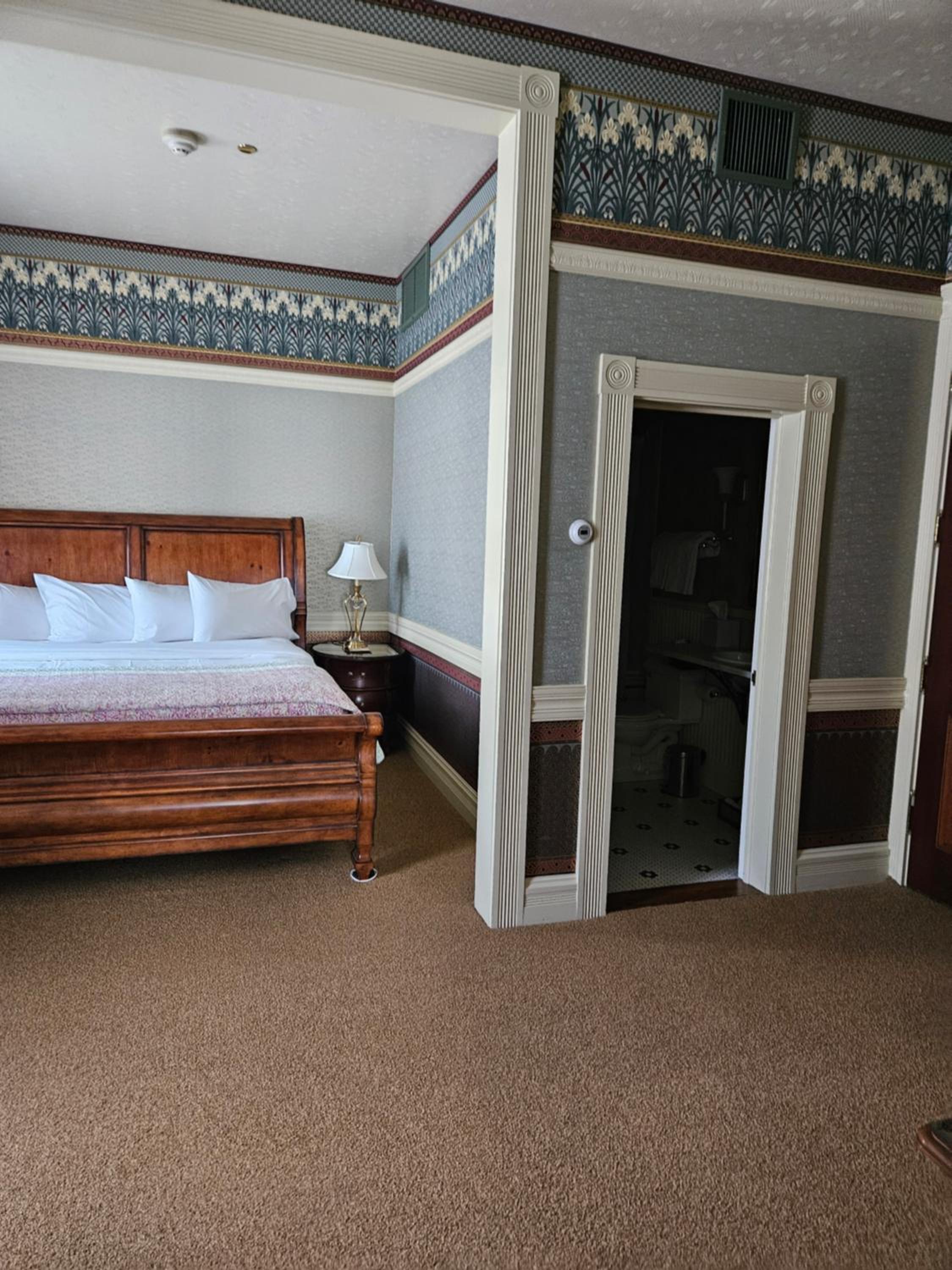 Deluxe King Room photo 3