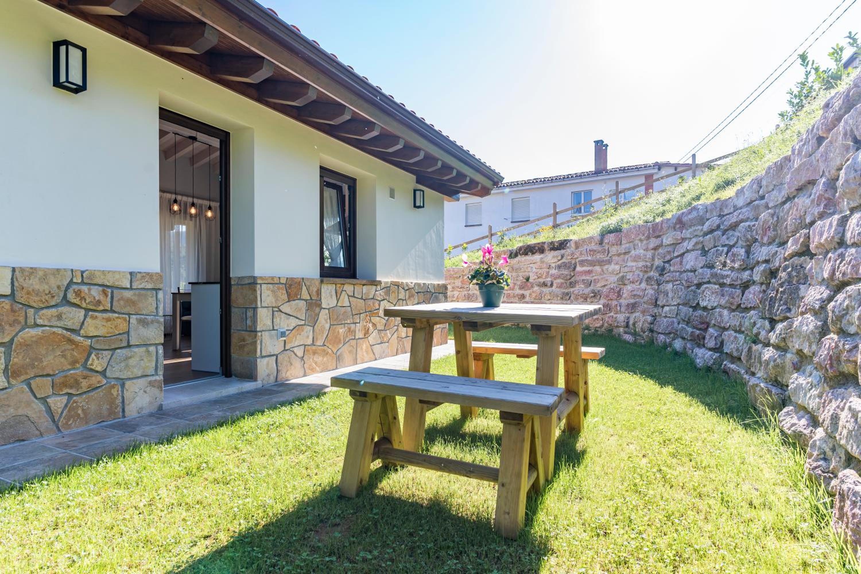 One-Bedroom Apartment with Garden photo 2