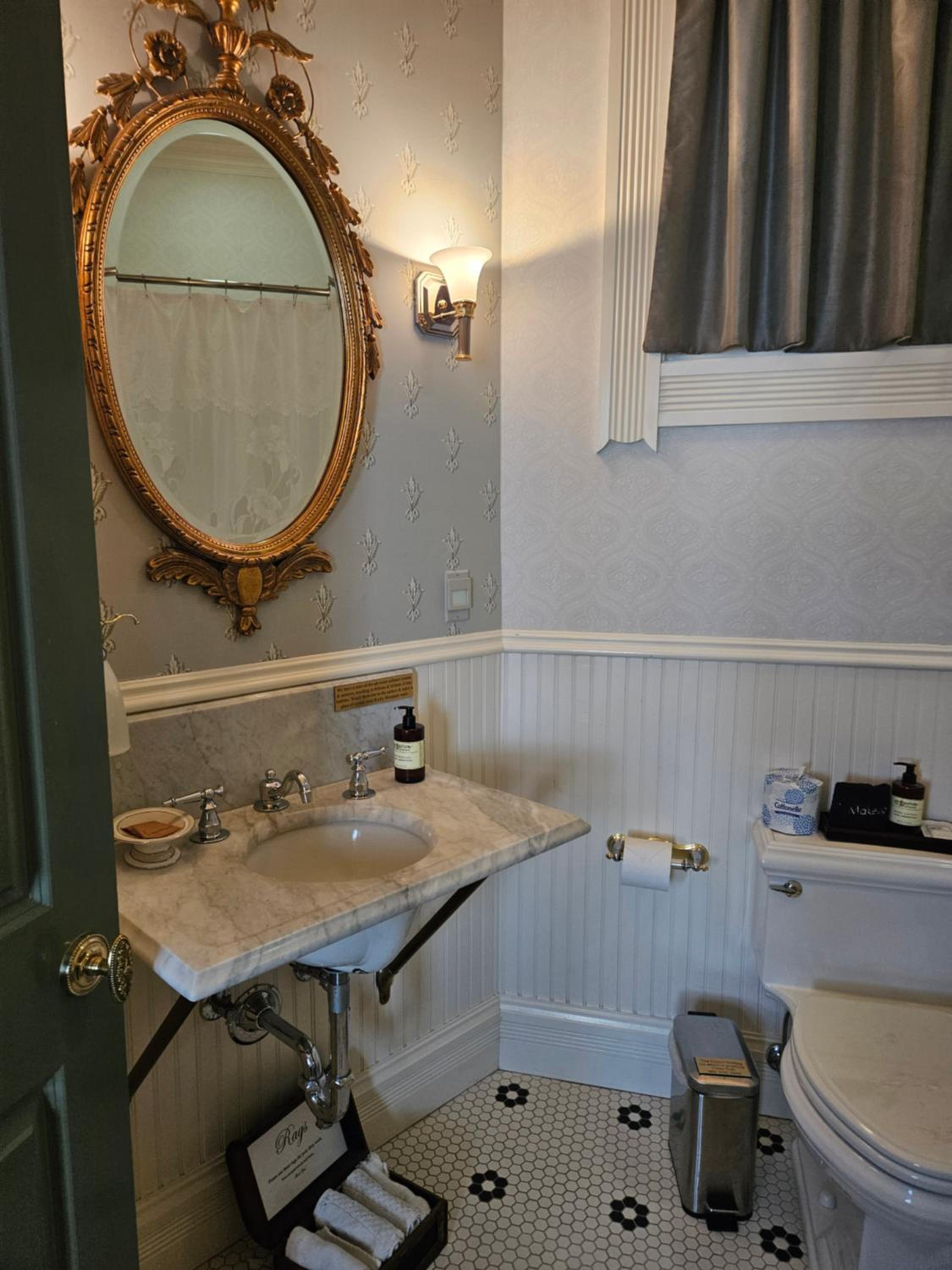 Standard Queen Room photo 3