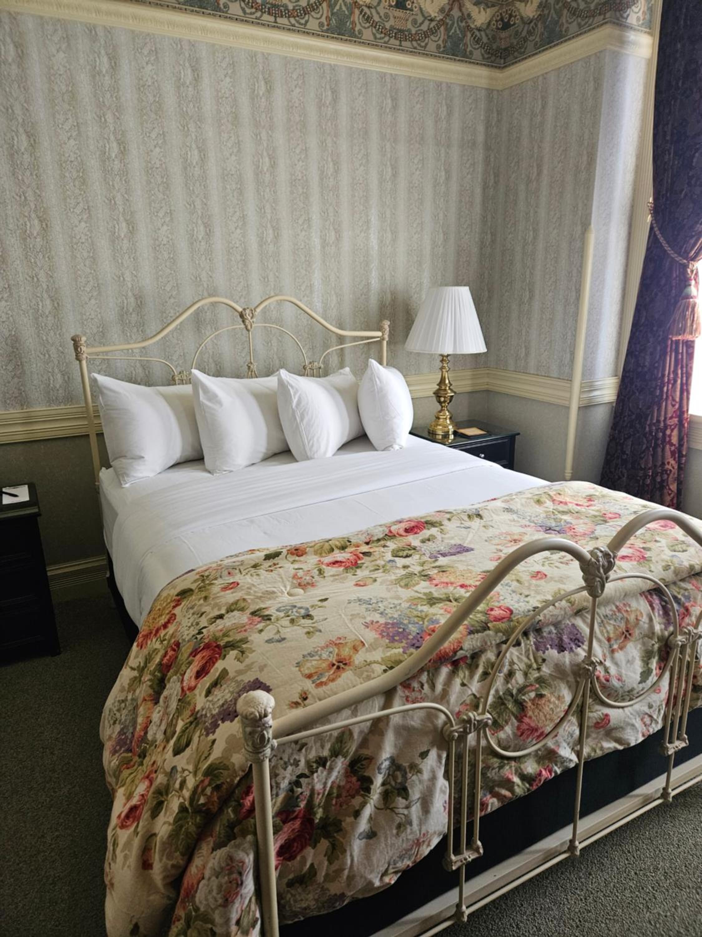 Standard Queen Room photo 2