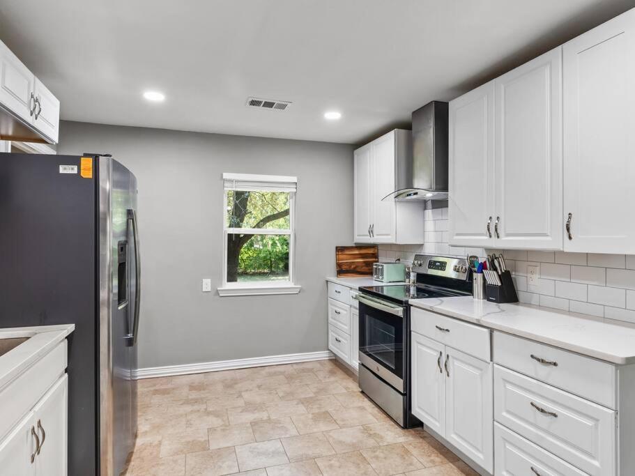 Three-Bedroom House photo 2