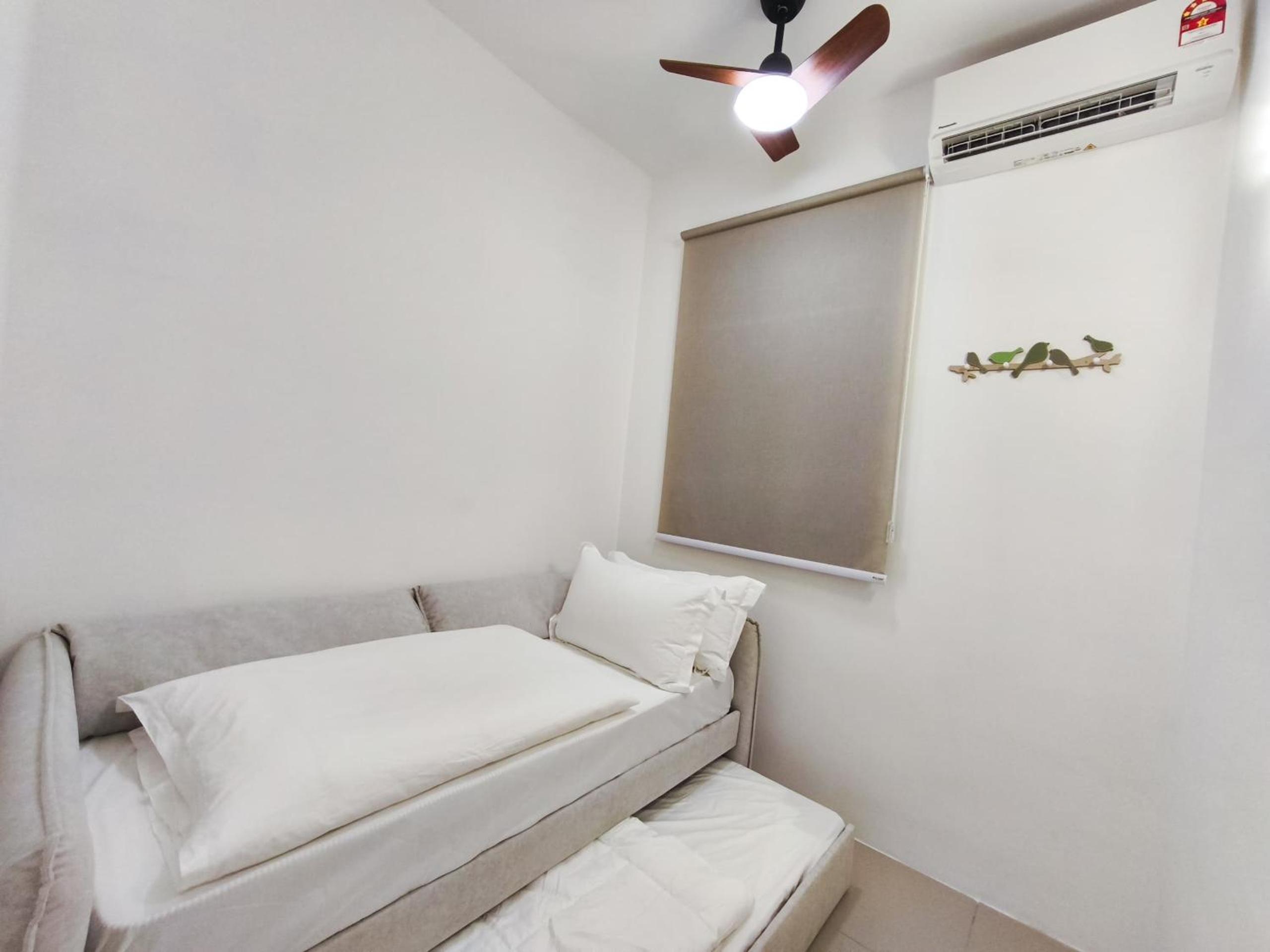 Executive Suite - Photo 13
