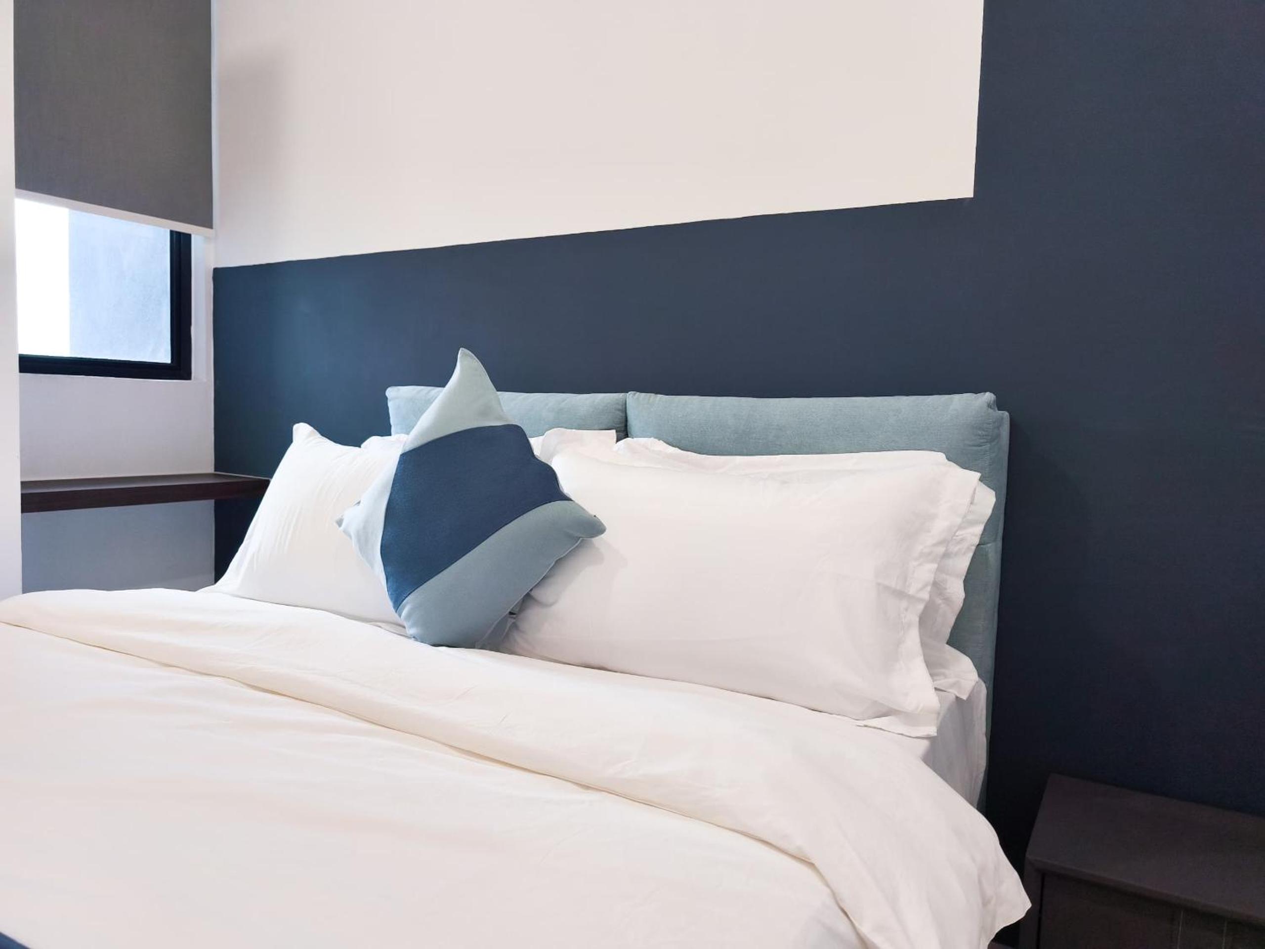 Executive Suite - Photo 12