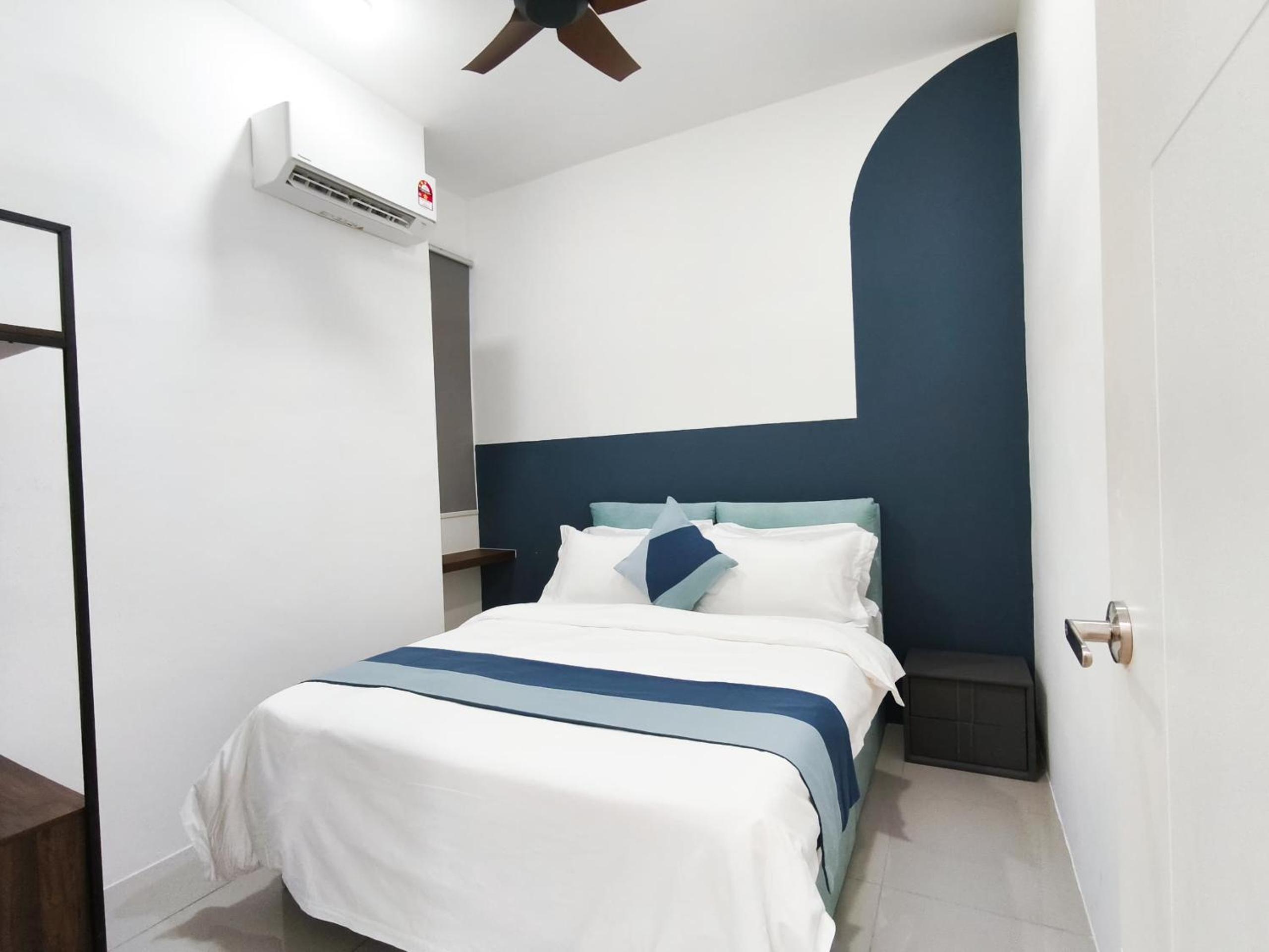 Executive Suite - Photo 11
