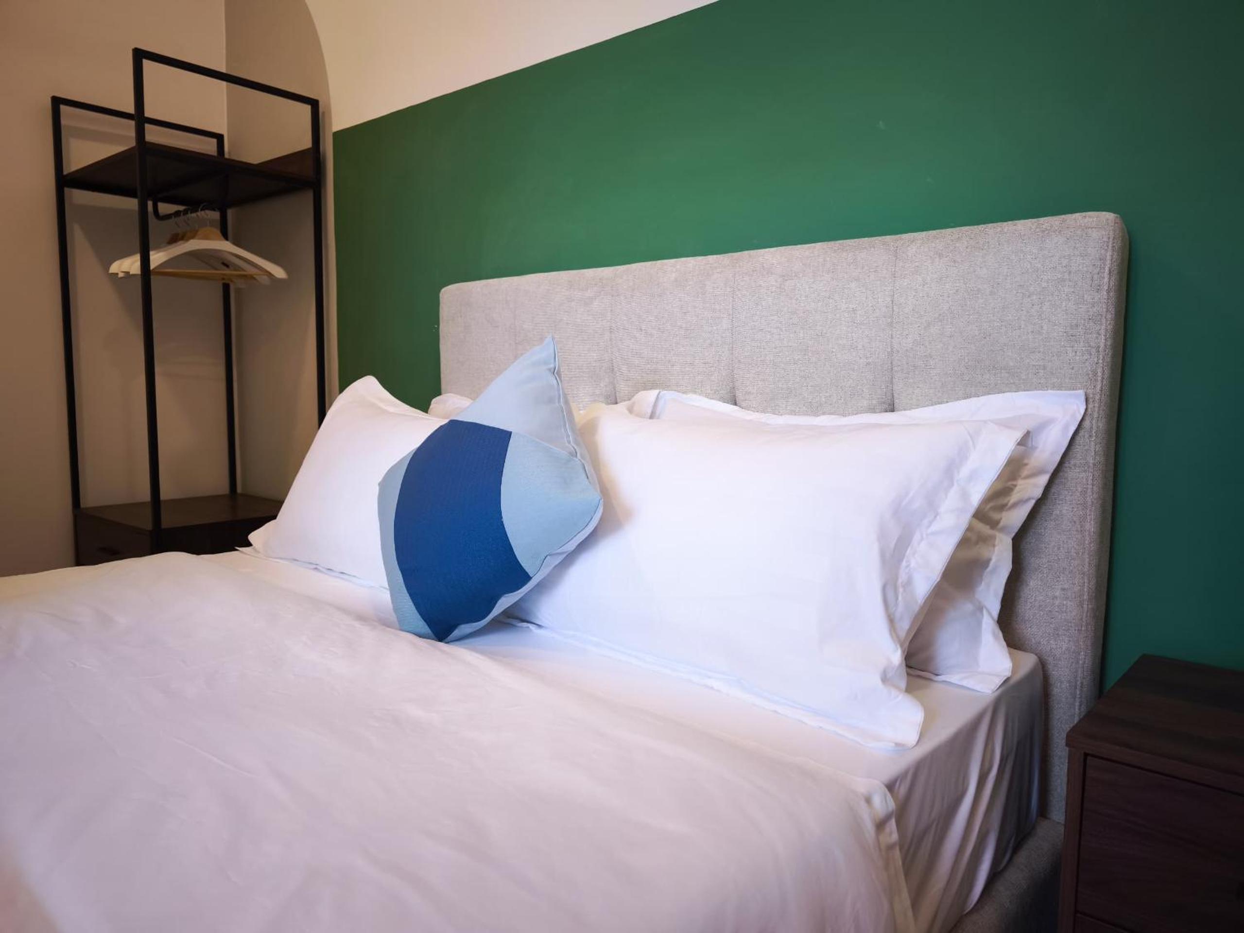 Executive Suite - Photo 10
