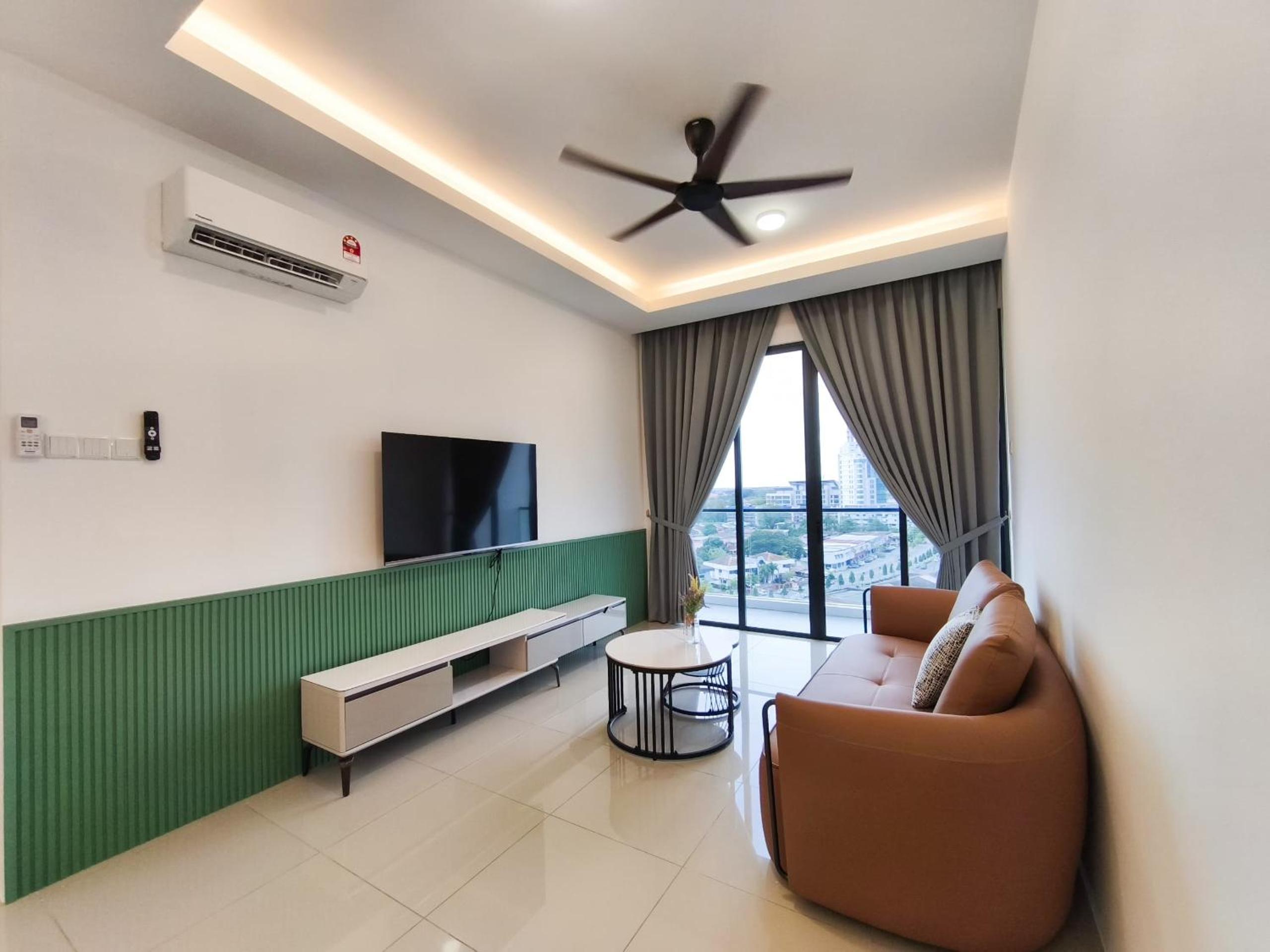 Executive Suite - Photo 1