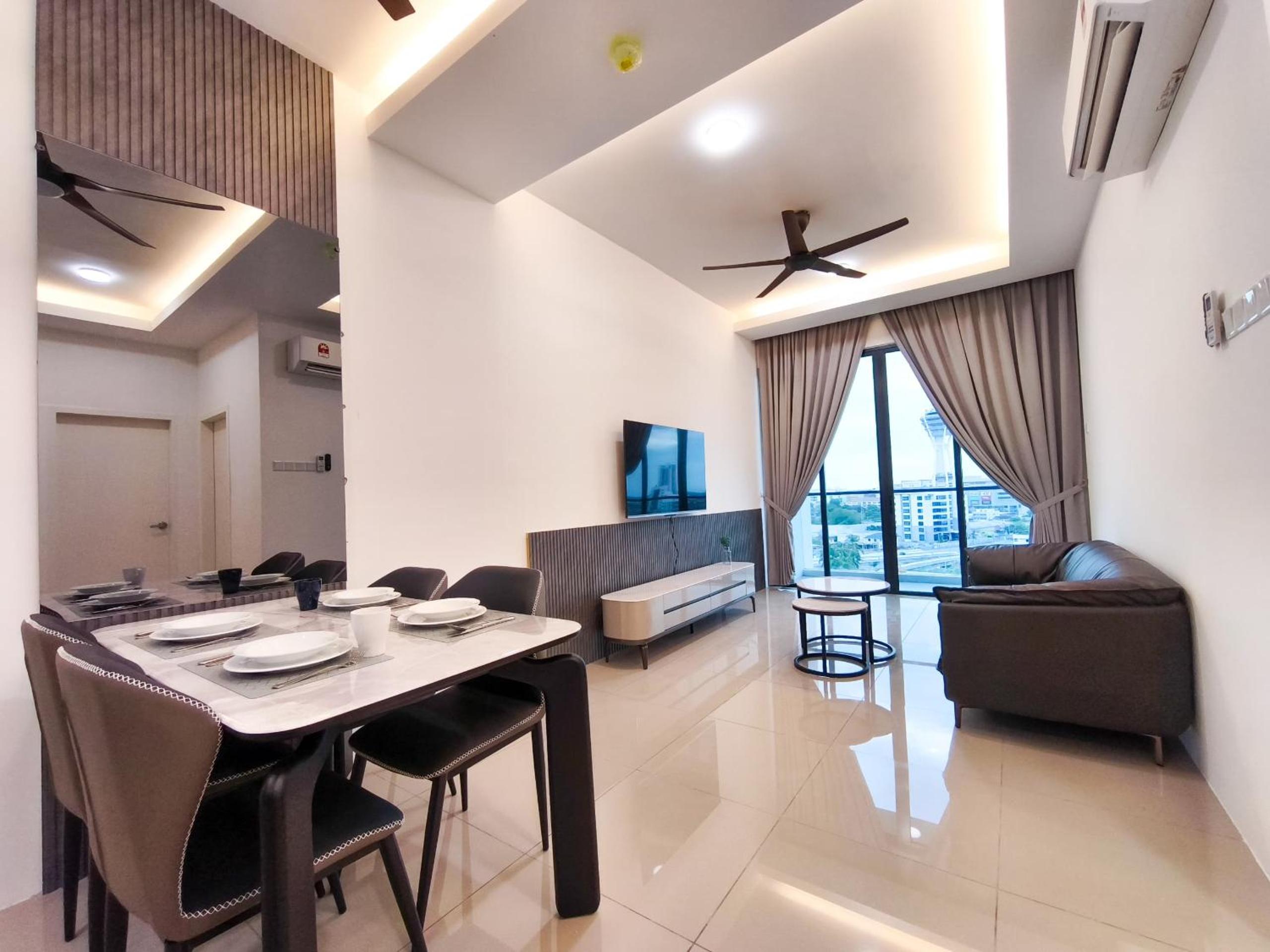 Executive Suite - Photo 16