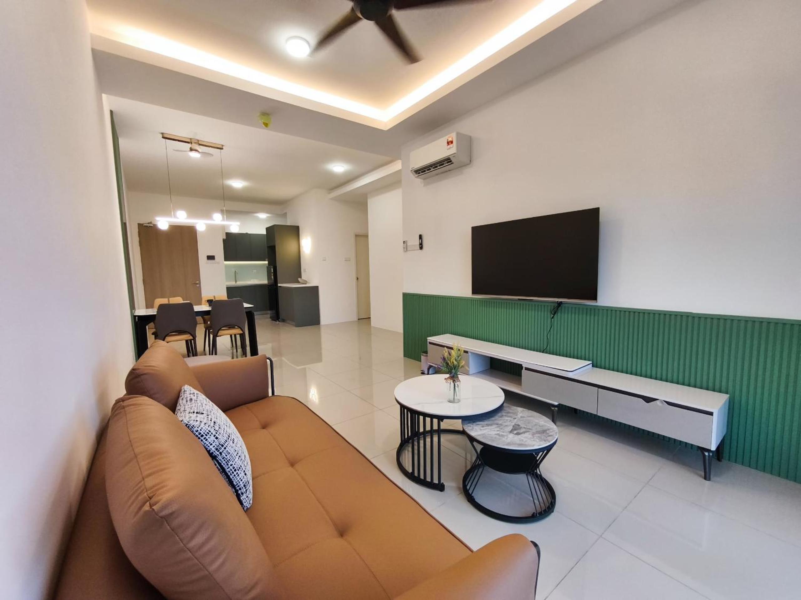 Executive Suite - Photo 24