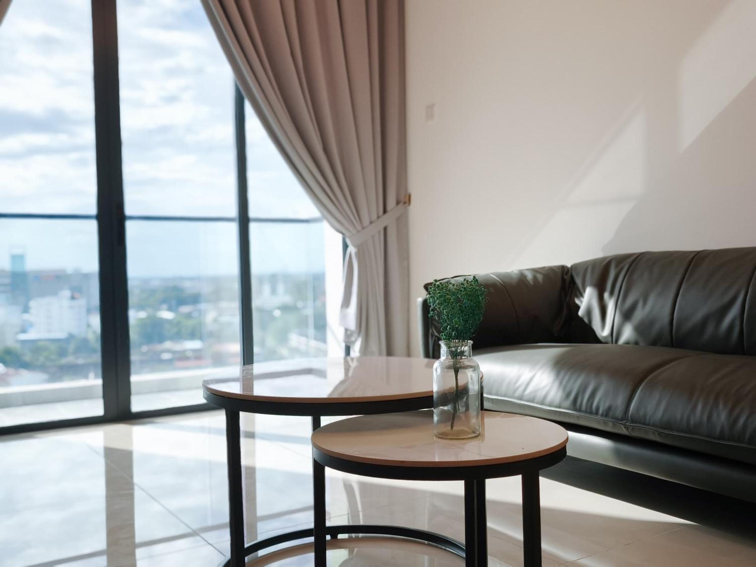 Executive Suite - Photo 15
