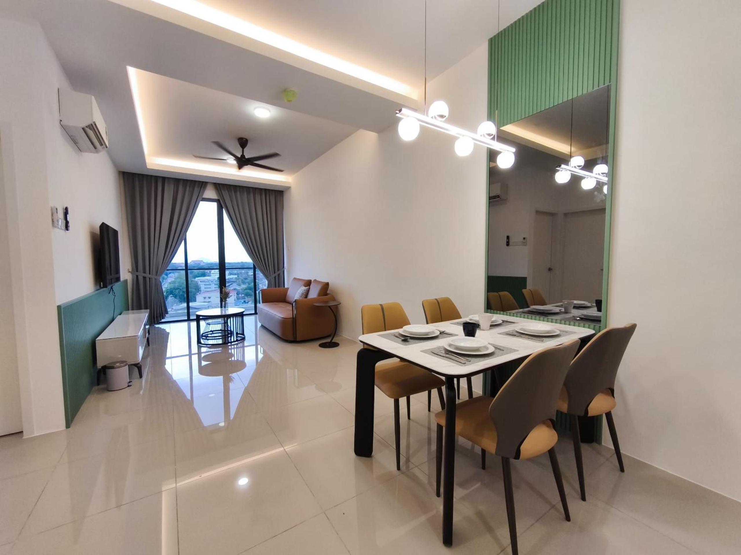 Executive Suite - Photo 2