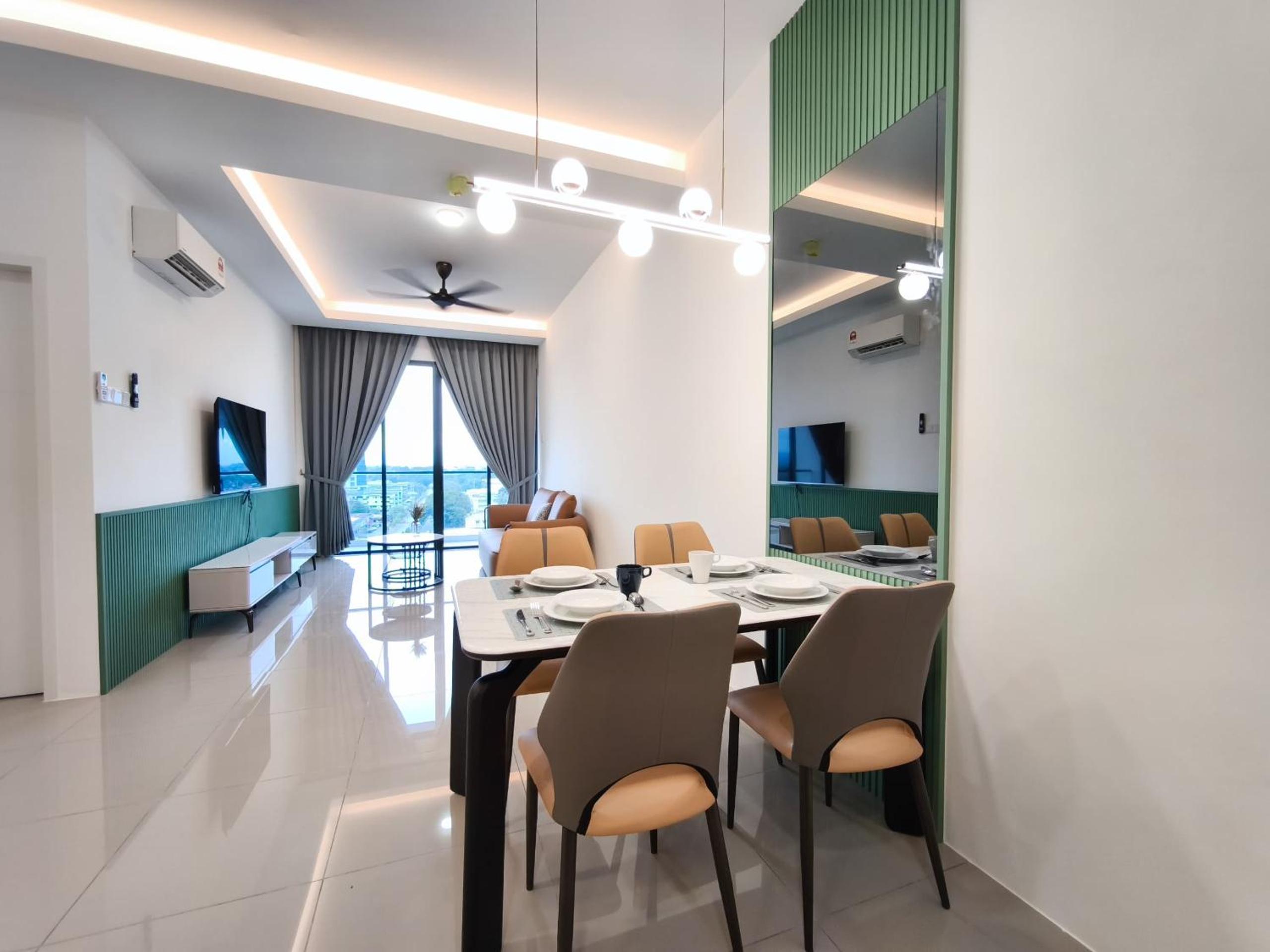 Executive Suite - Photo 22