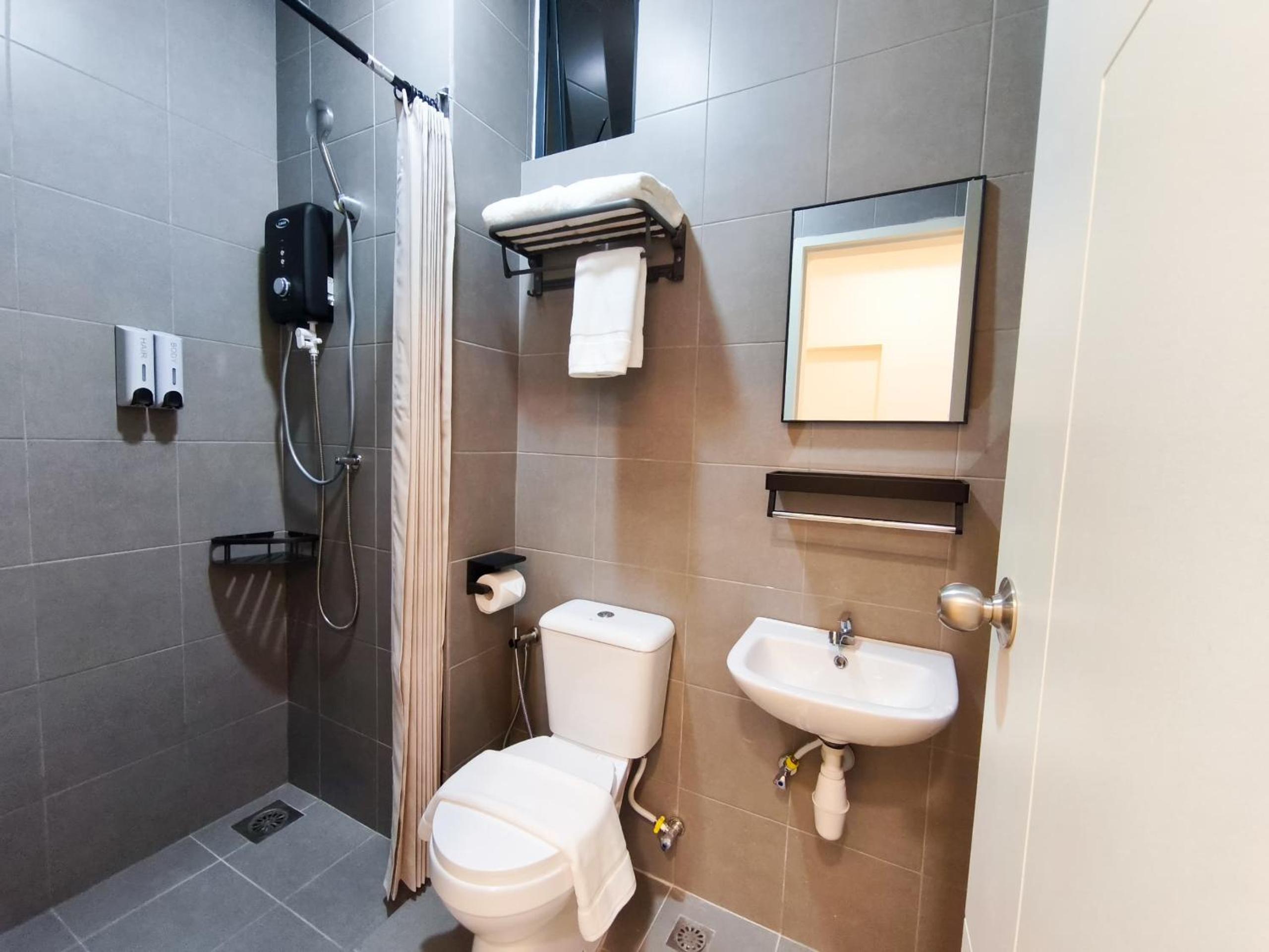 Executive Suite - Photo 32