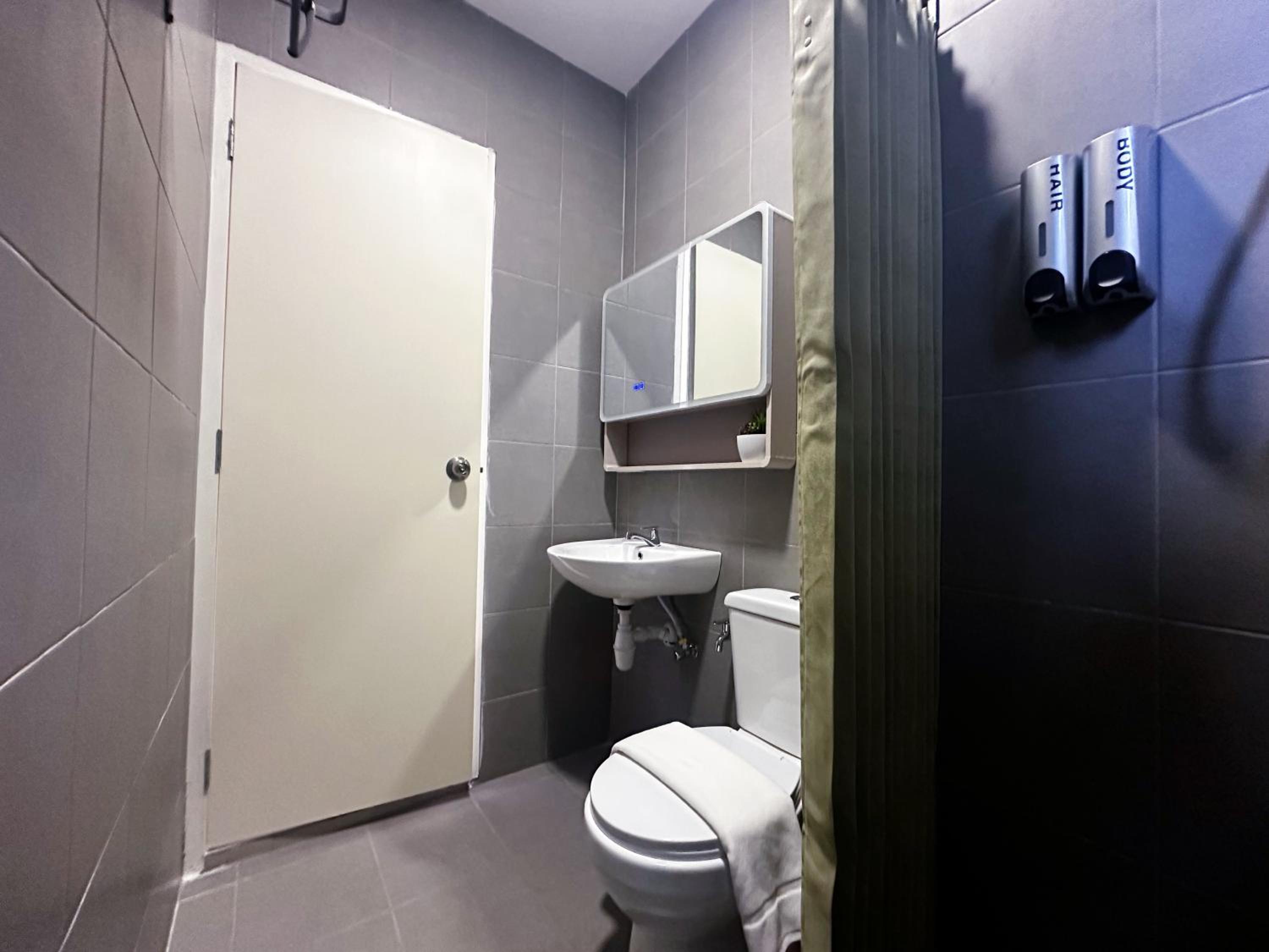 Executive Suite - Photo 30