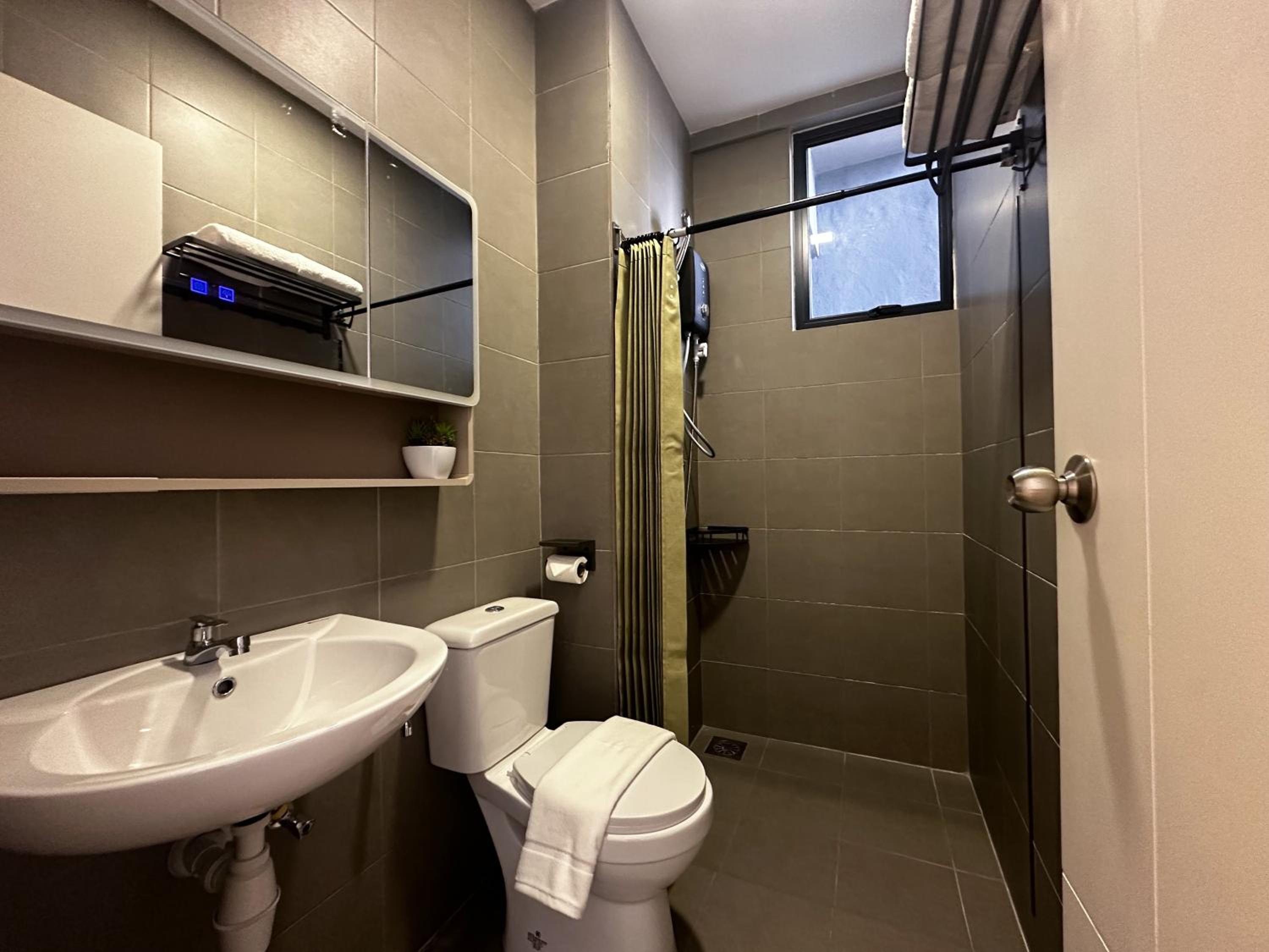 Executive Suite - Photo 29