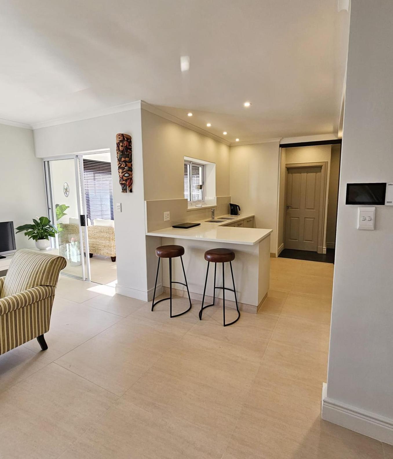 Two-Bedroom Apartment with Ocean View photo 2