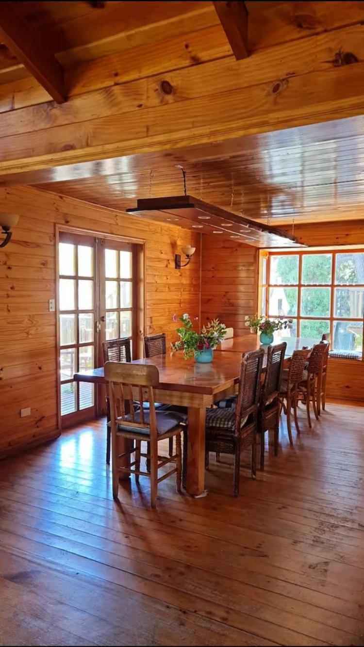 Six-Bedroom House photo 2