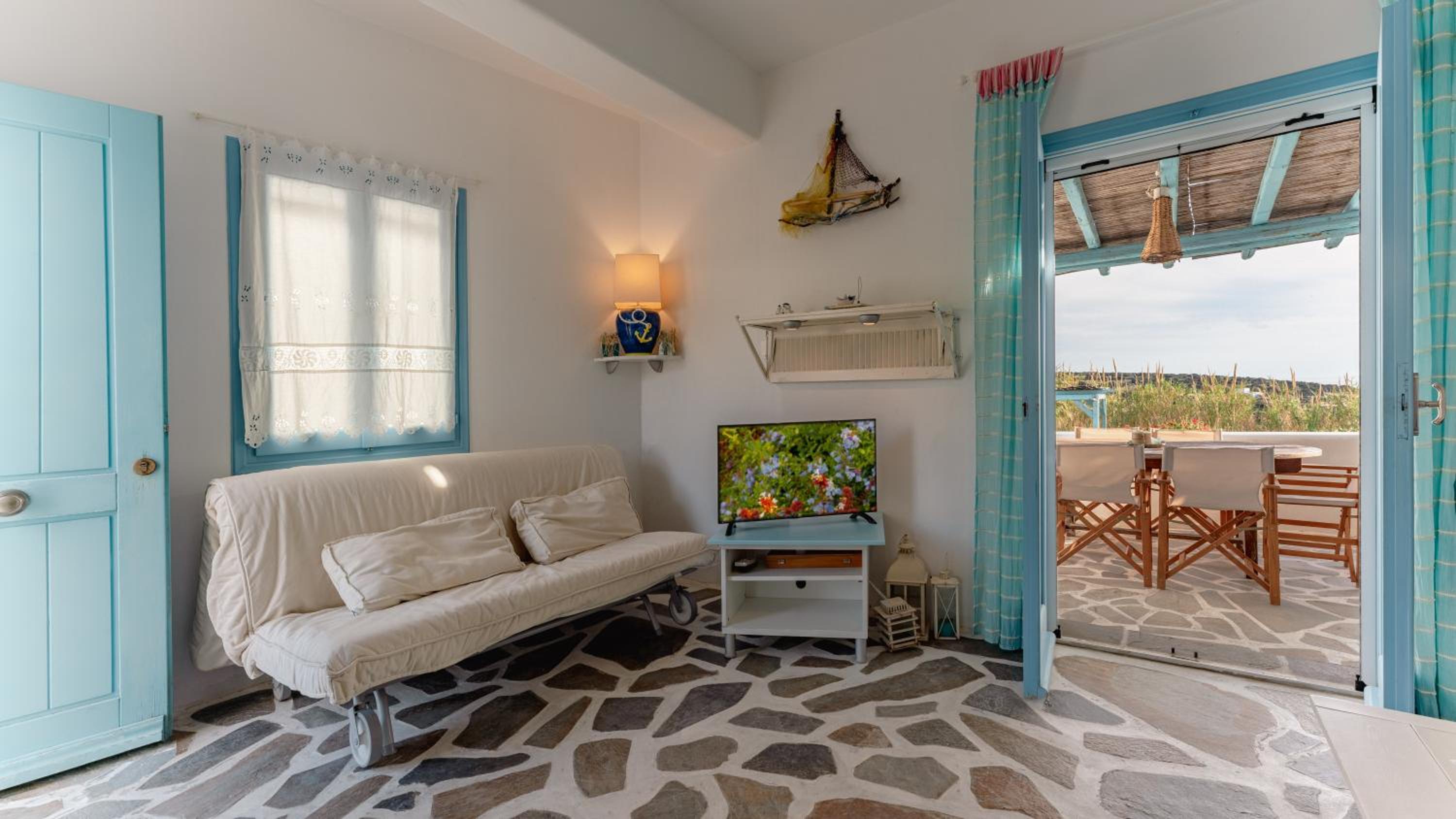 One-Bedroom House photo 1