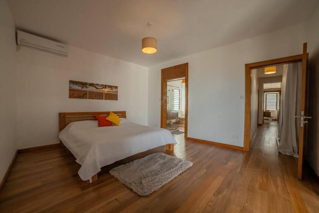Three-Bedroom Villa photo 1