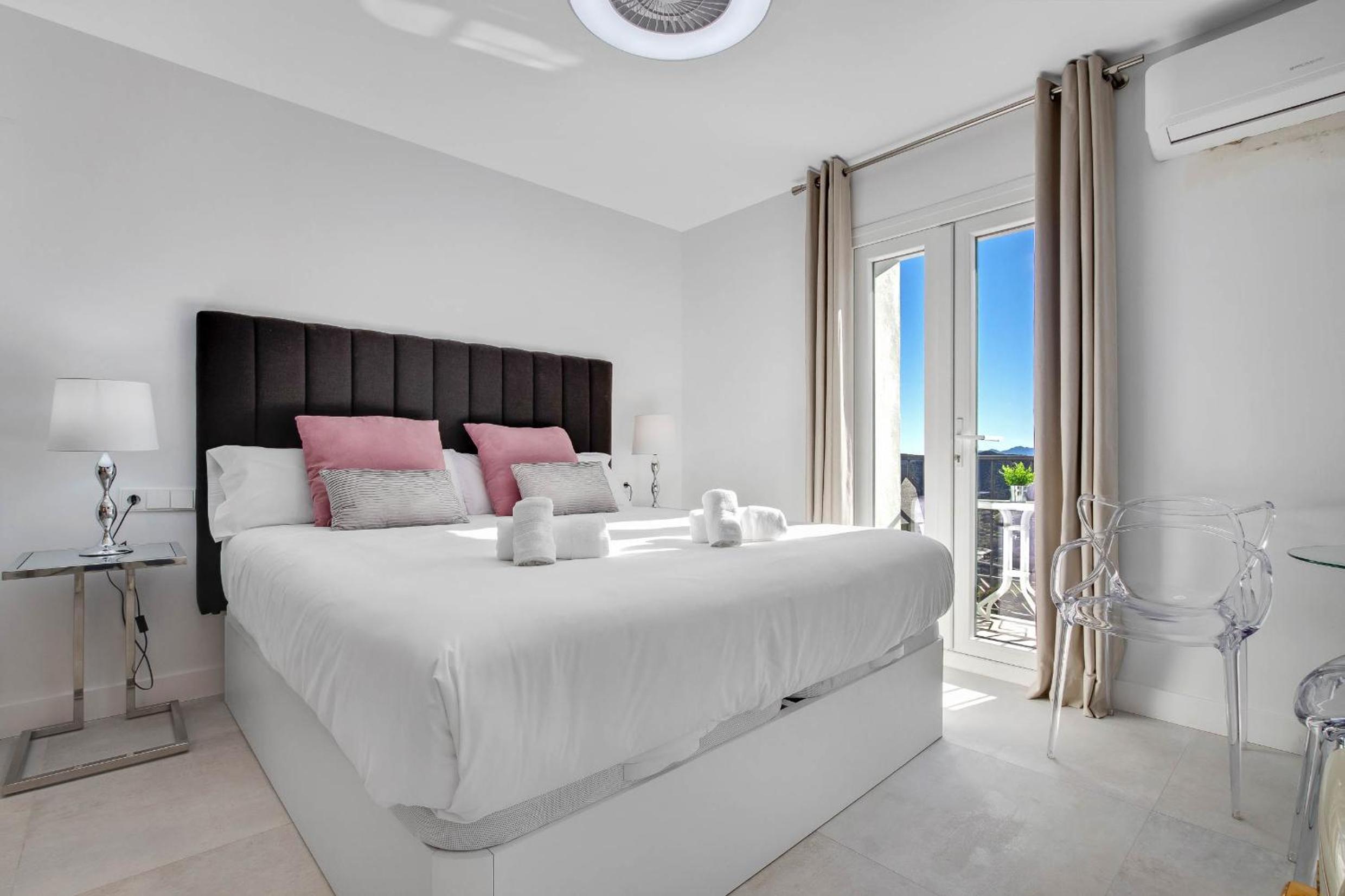 Habitación King con bañera de hidromasaje.