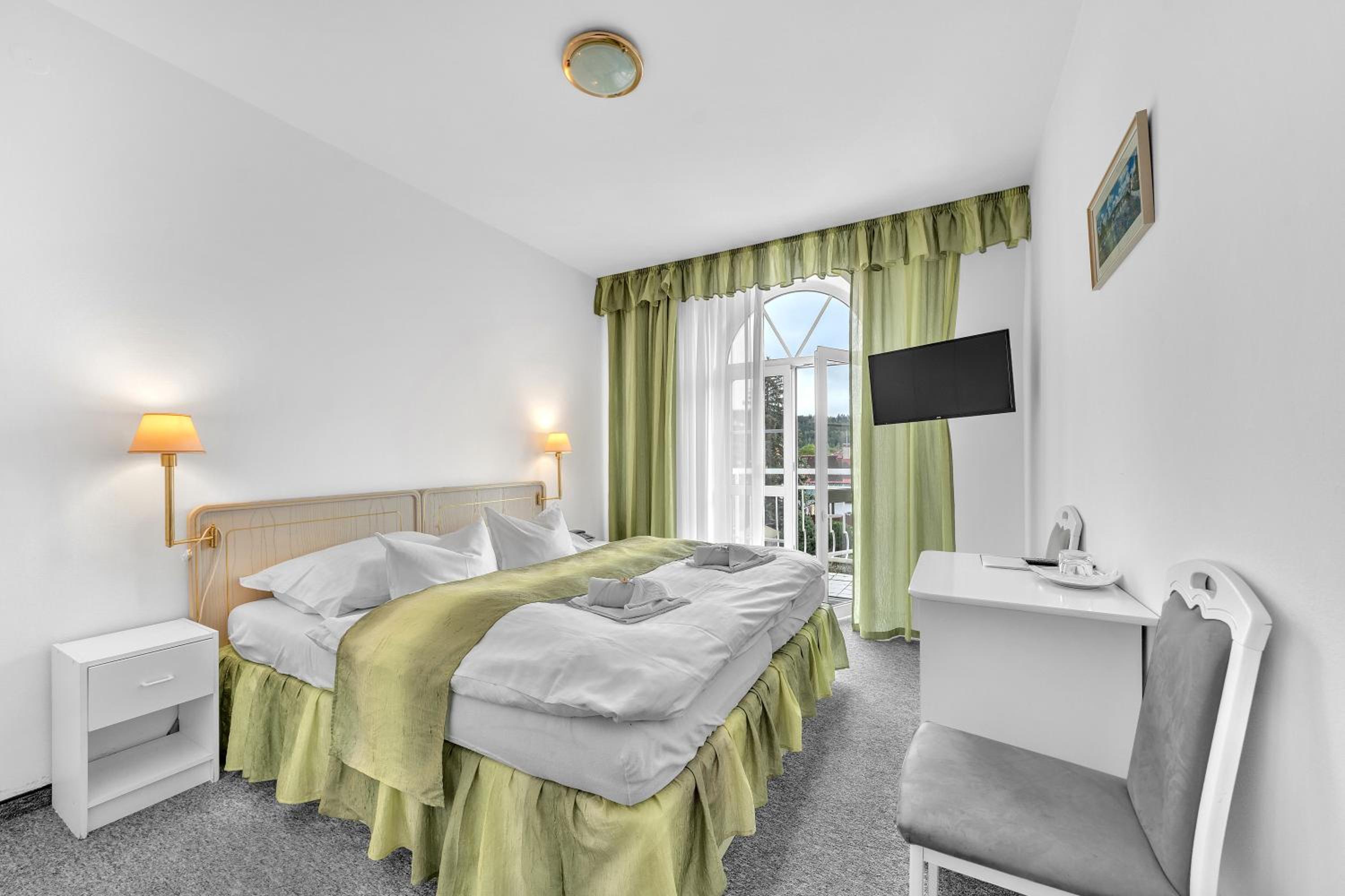 Double or Twin Room with Balcony - Photo 1
