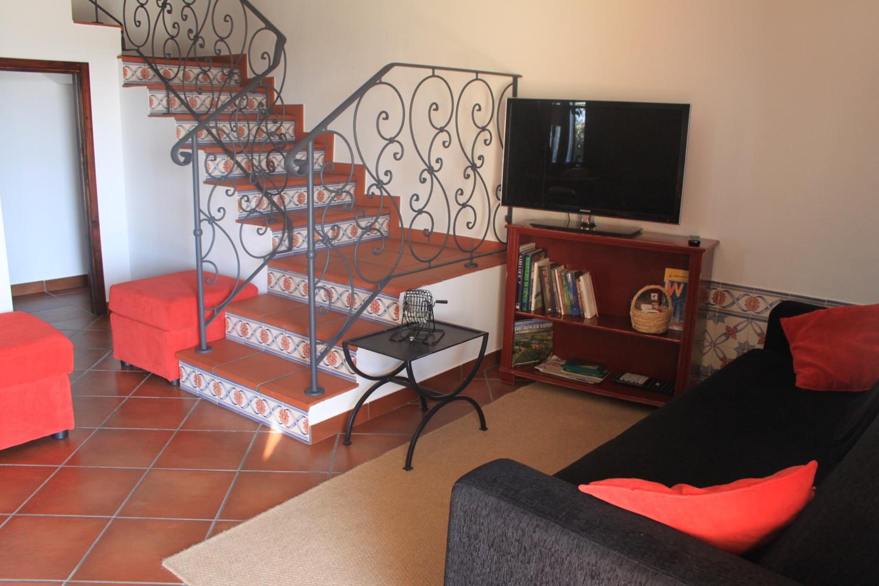Two-Bedroom House - Photo 9