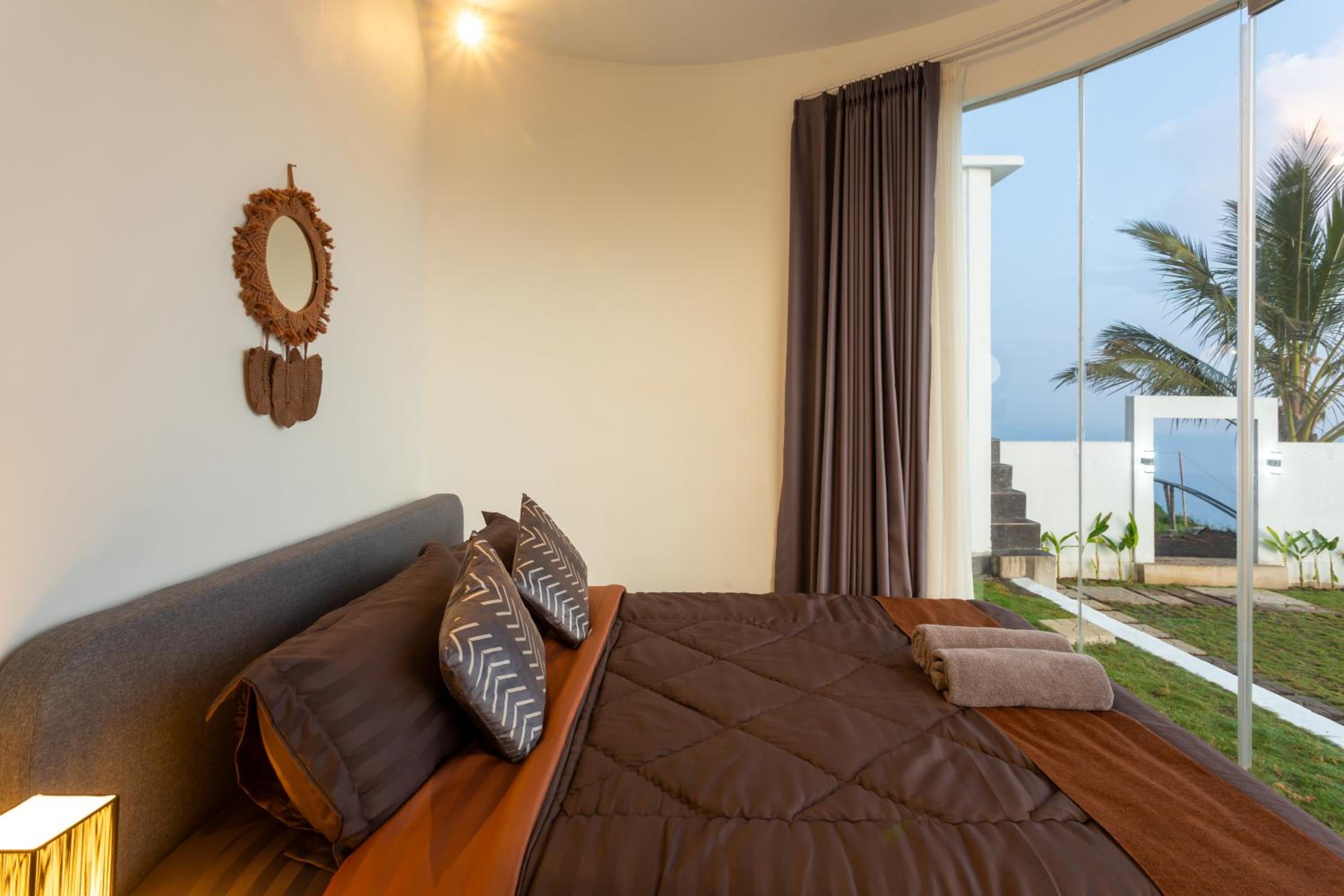Deluxe Double Room with Sea View - Photo 19
