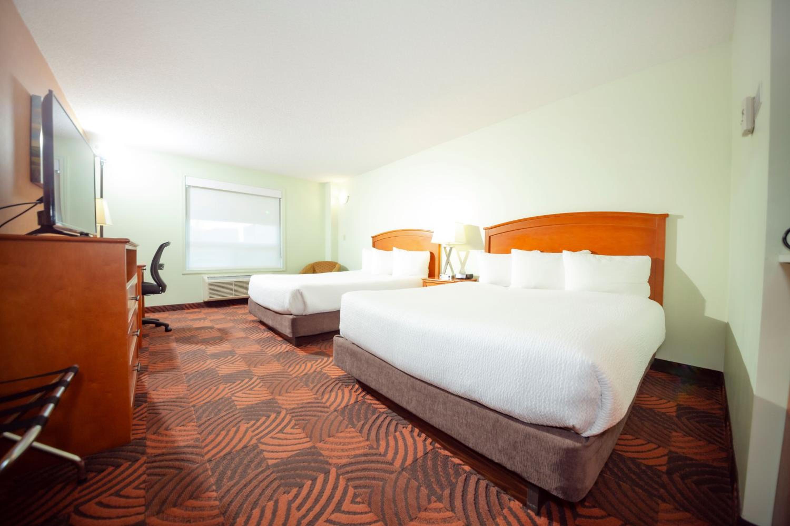 Queen Room with Two Queen Beds - Non-Smoking - Photo 1