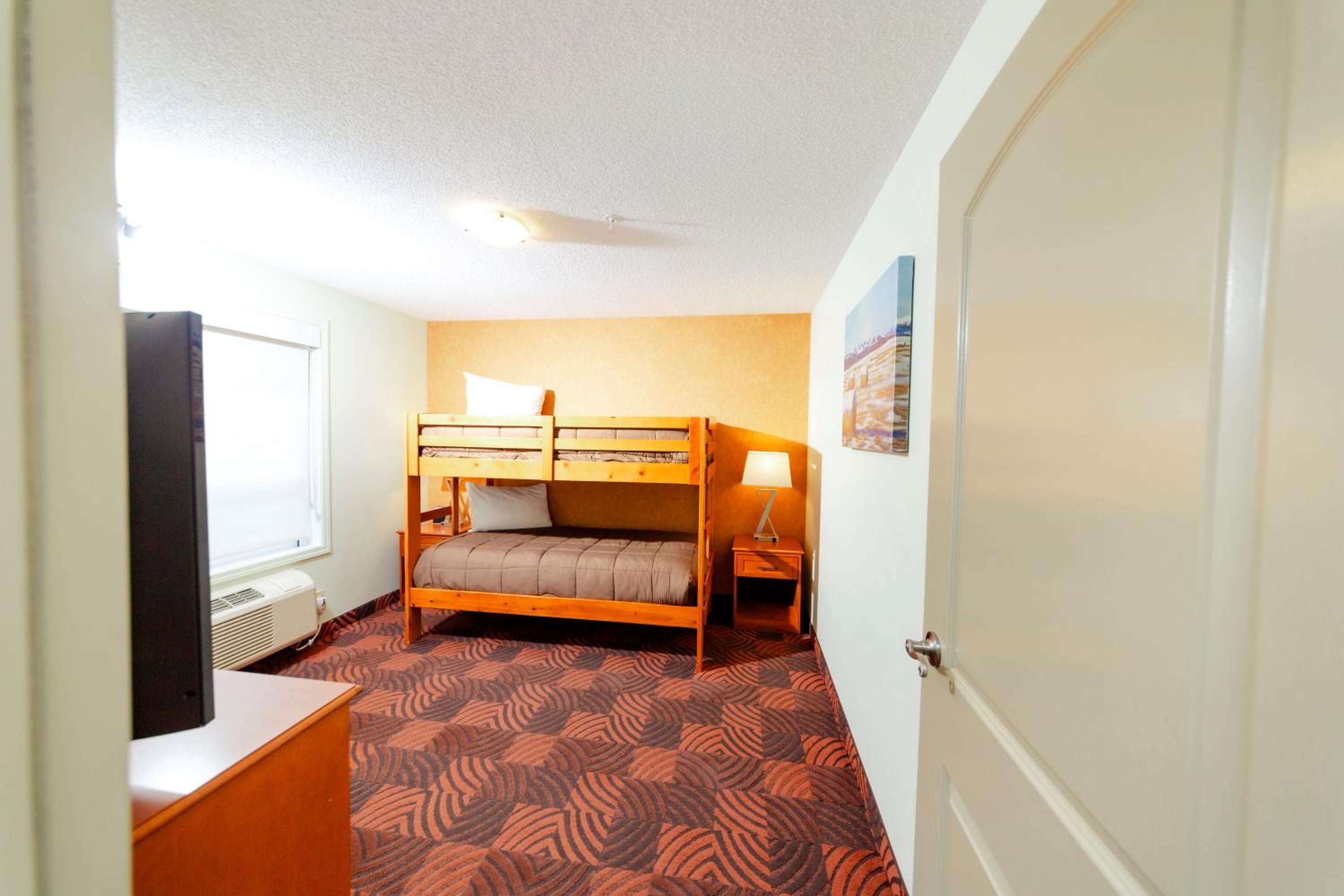 Two-Room King Suite with One King Bed and One Double Bunk Bed - Non-Smoking thumbnail 5