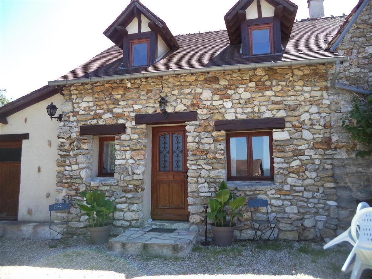 Three-Bedroom House photo 2