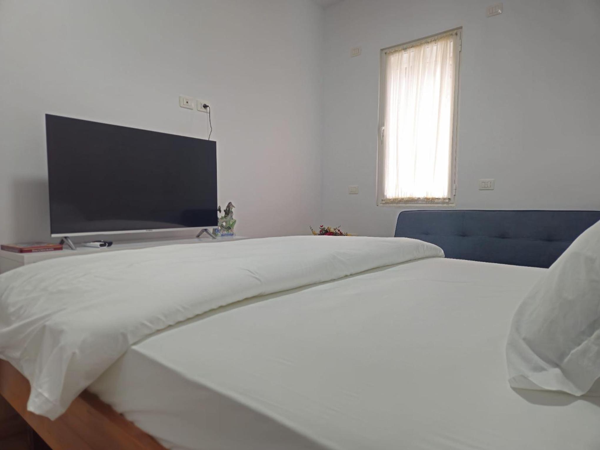 Studio Apartment With King Bed