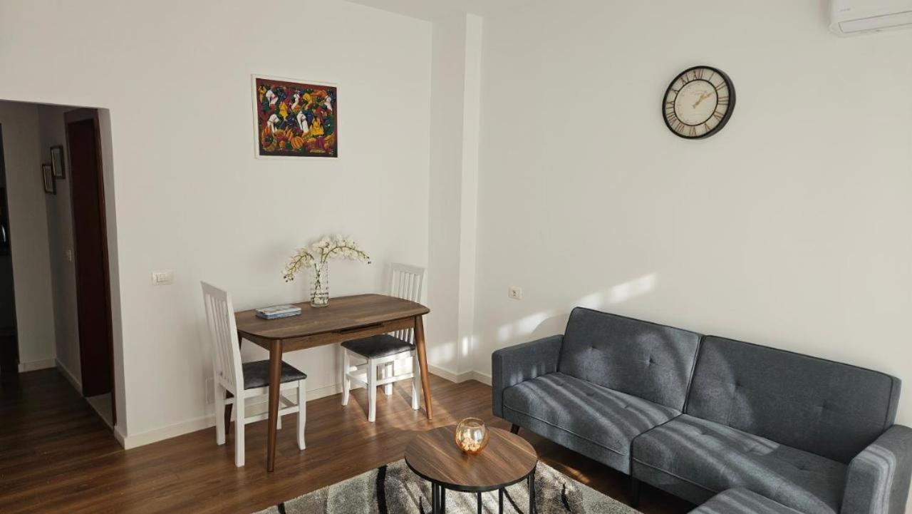 One-Bedroom Apartment With Park View