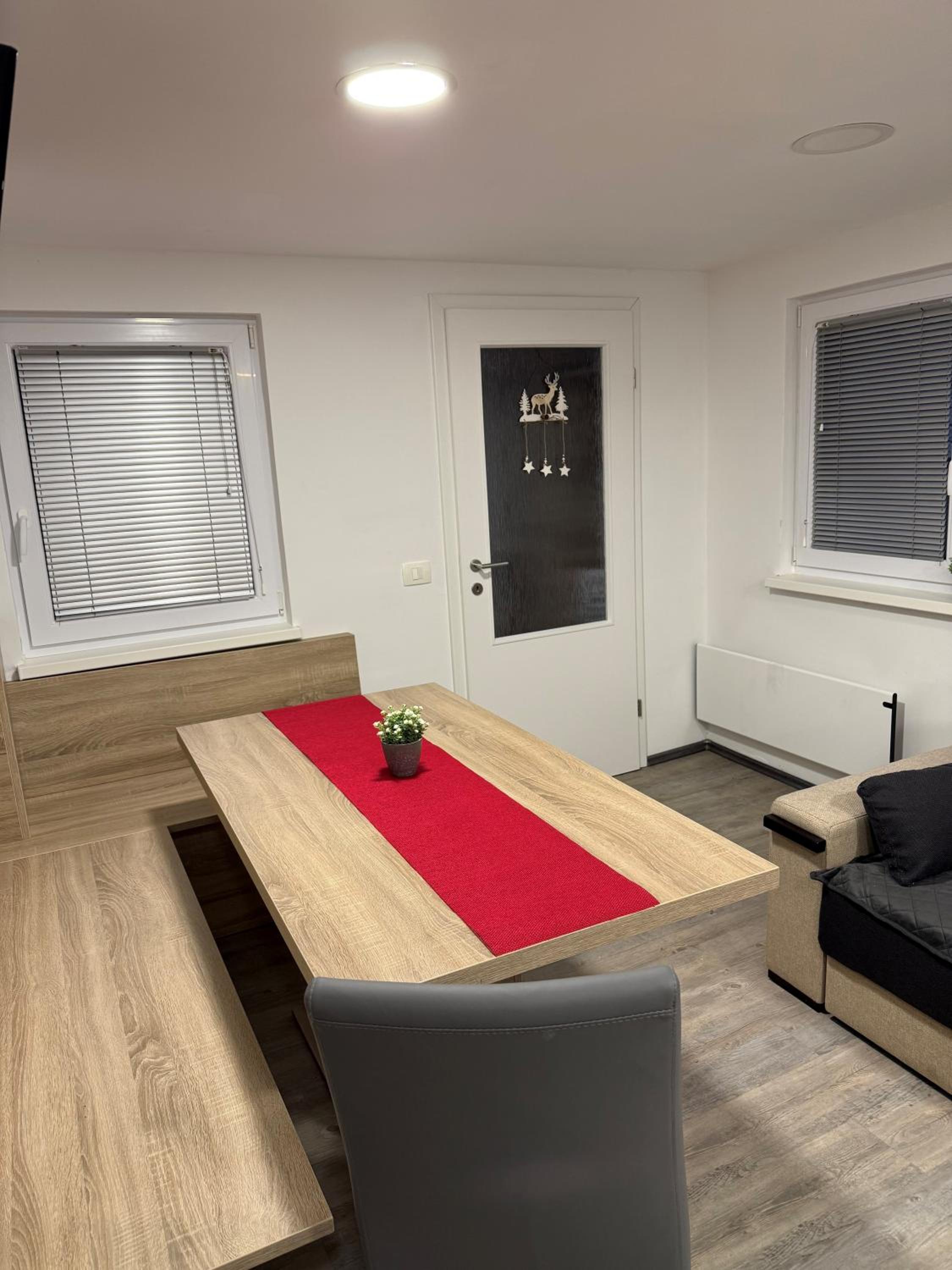 One-Bedroom Apartment photo 2