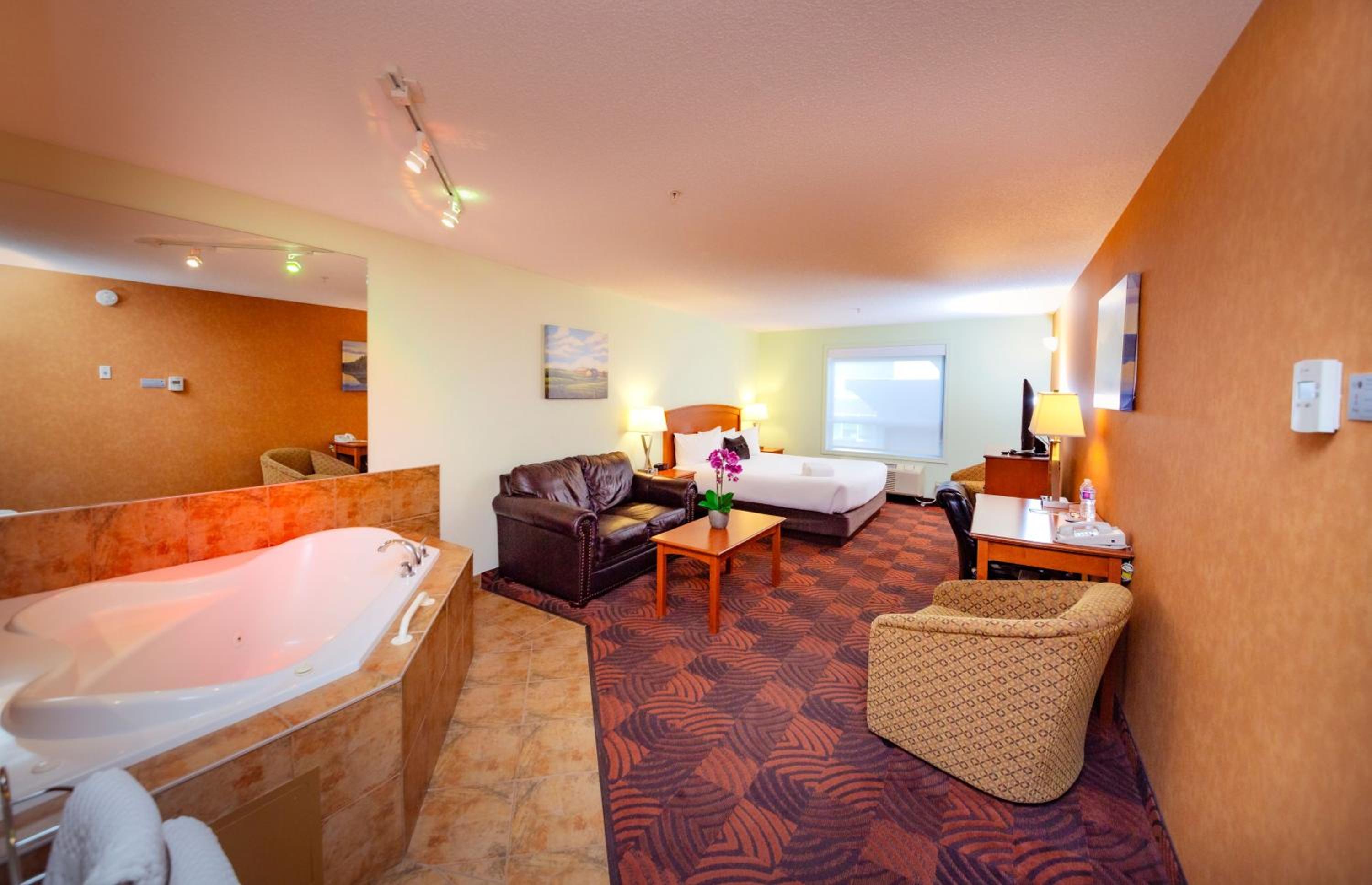King Suite with Spa Bath - Non-Smoking - Photo 4