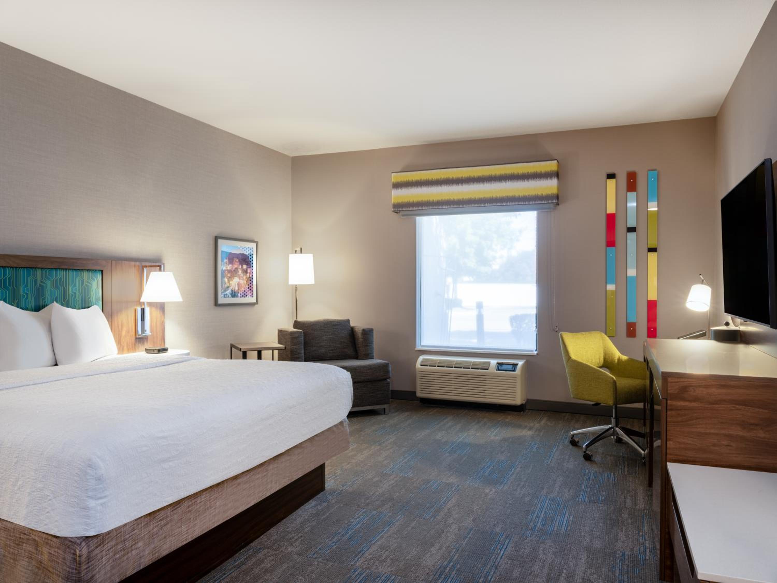 King Room with King Bed - Non-Smoking - Photo 1