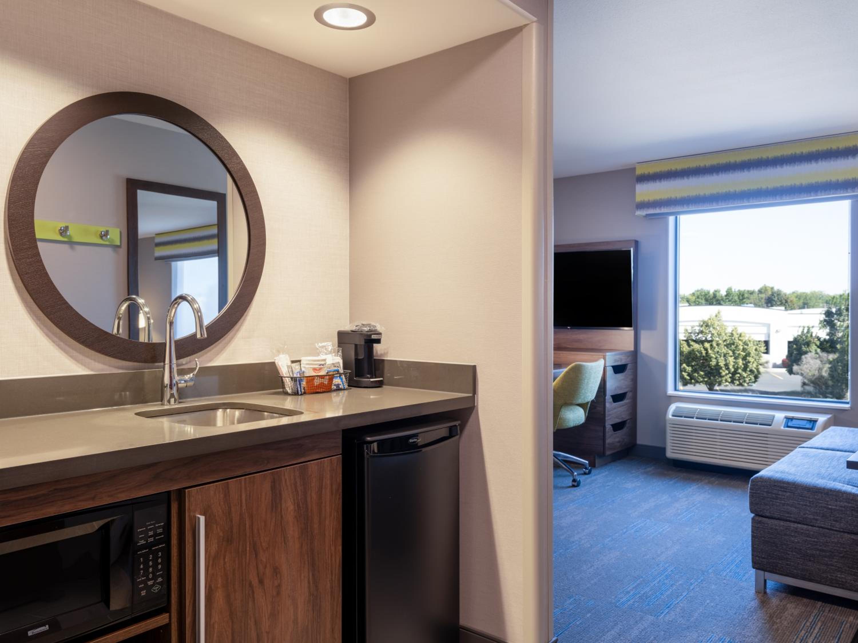 King Studio Suite - Non-Smoking - Photo 2