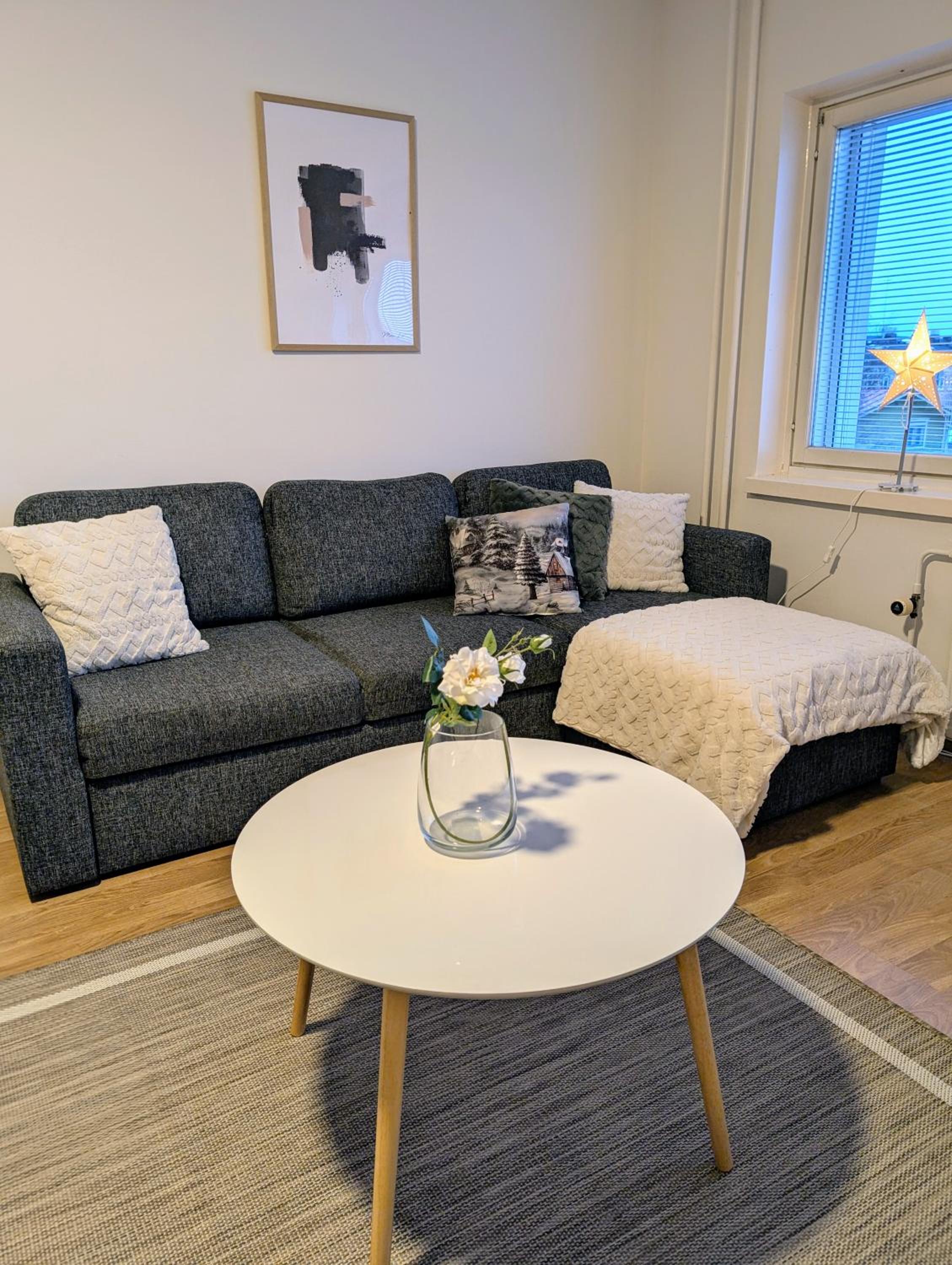 One-Bedroom Apartment photo 1