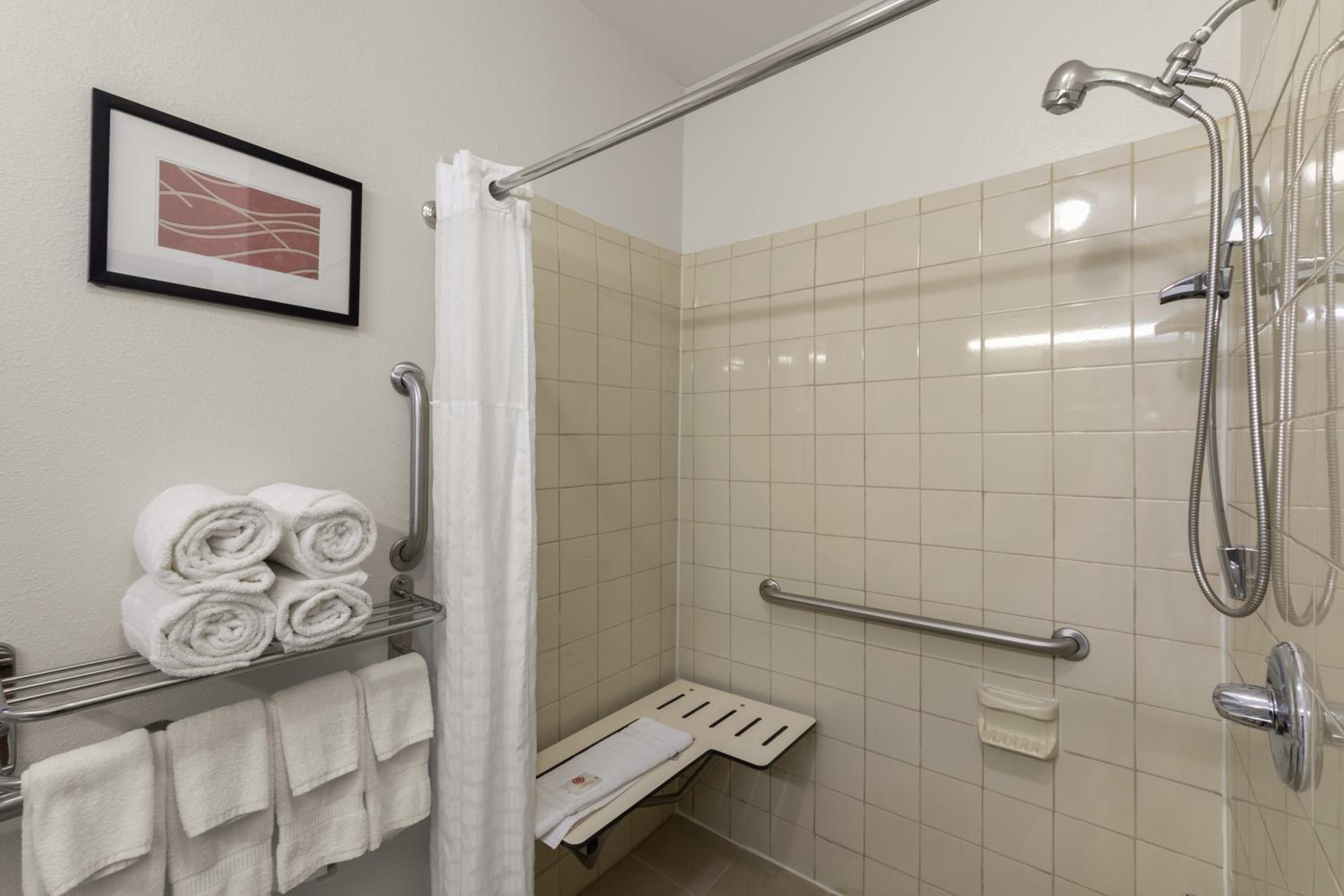 Queen Room - Accessible/Nonsmoking - Photo 2