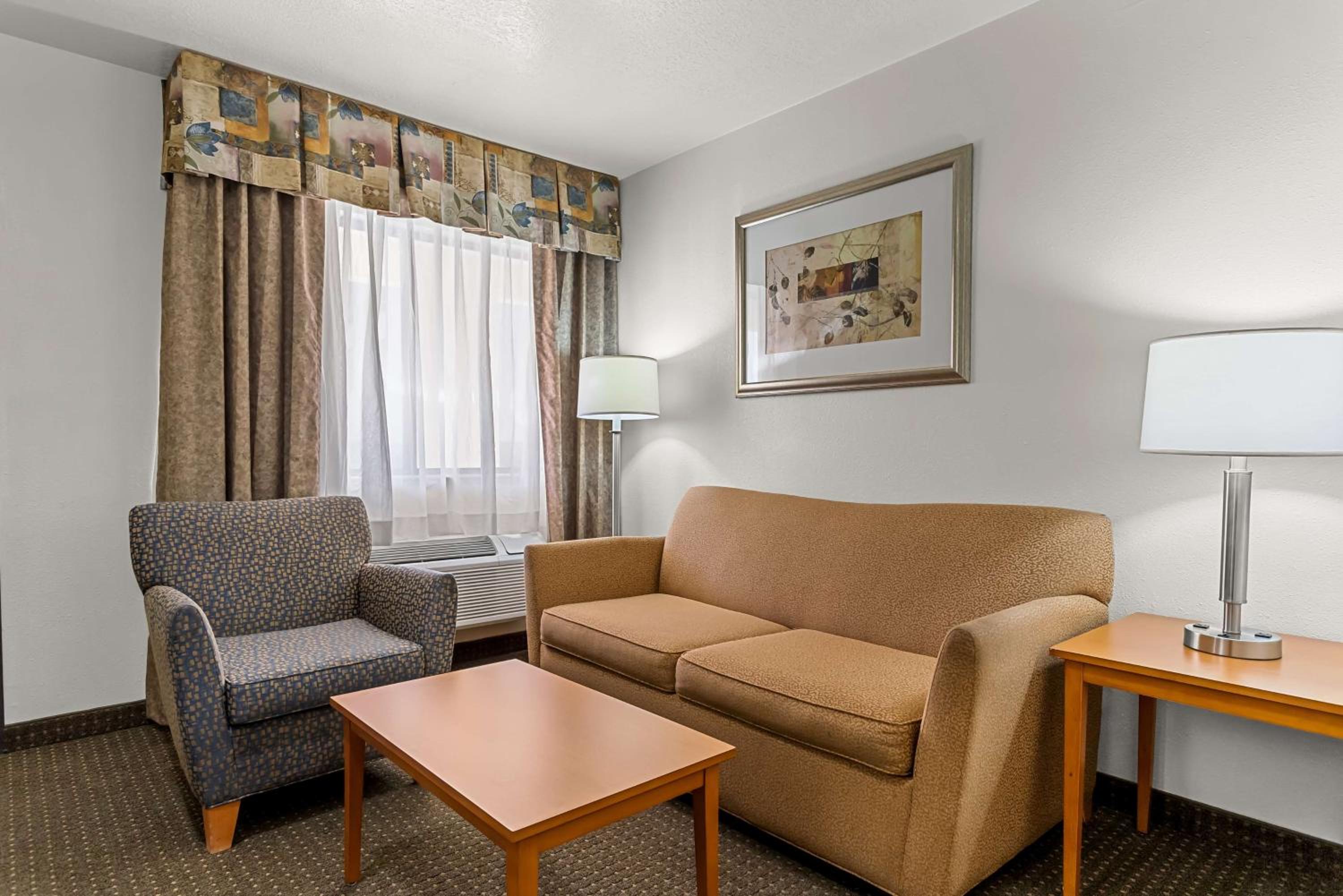 Family King Suite - No Pets Allowed/Non-Smoking