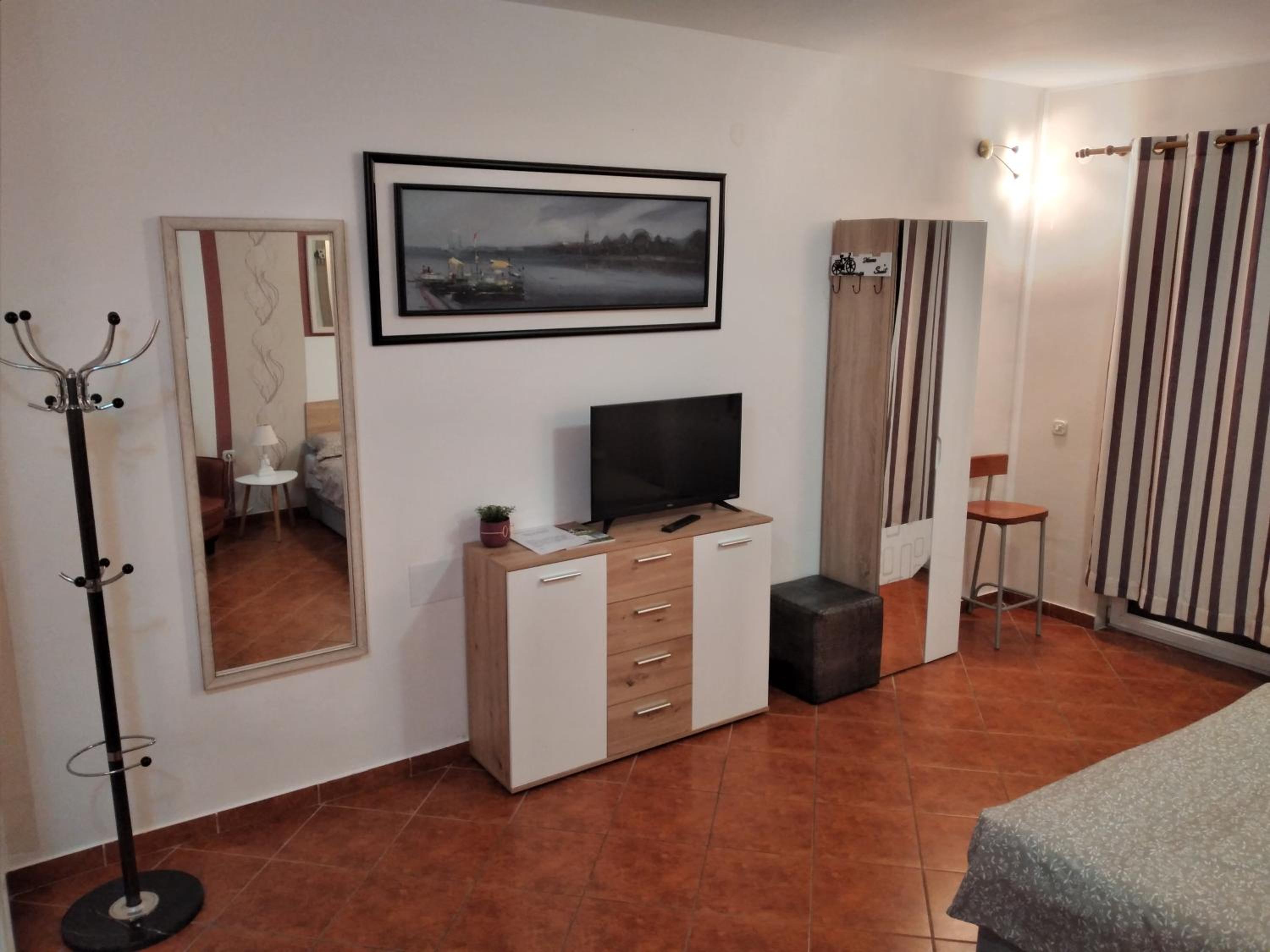 Apartment with Terrace - Photo 27