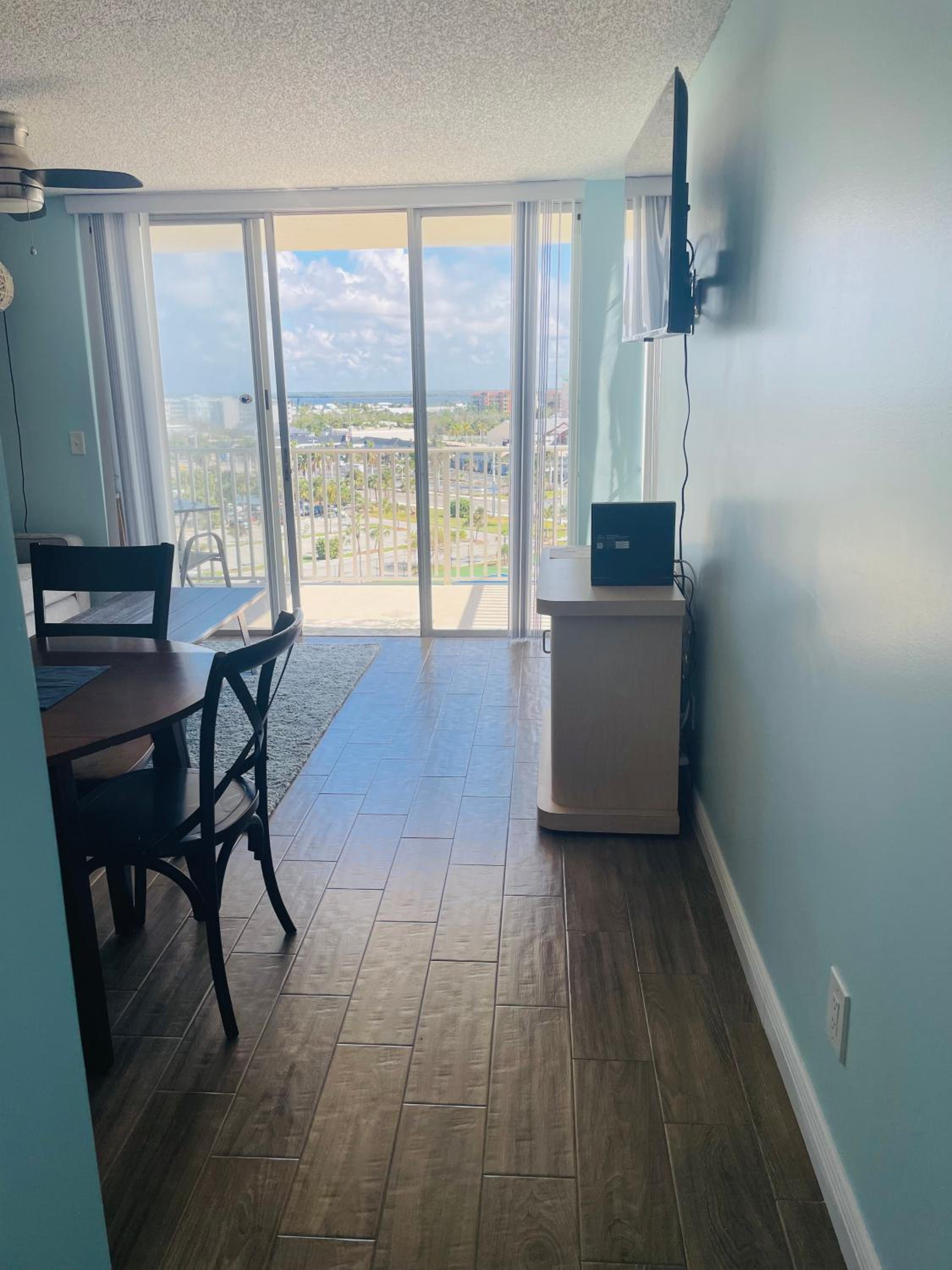 Apartment With Balcony photo 1